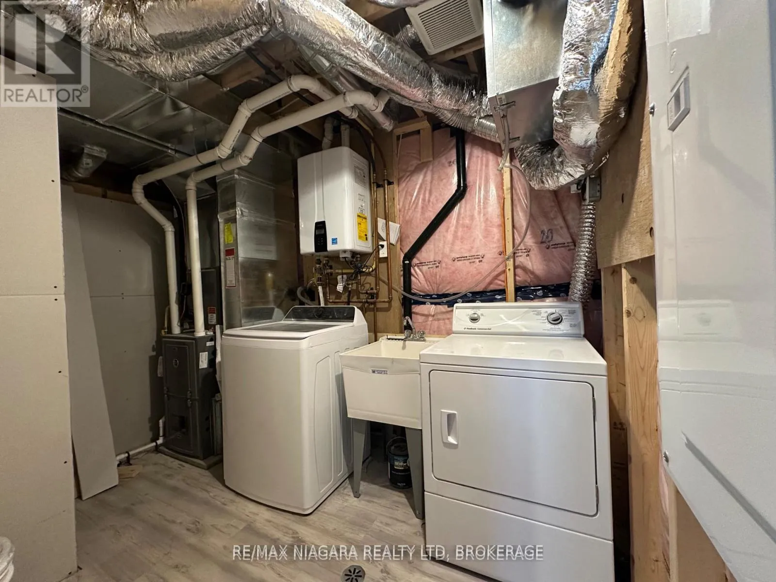 Photo 7 of Unit LOWER, 39 Grove Avenue, St. Catharines, Secord Woods — HOMEH