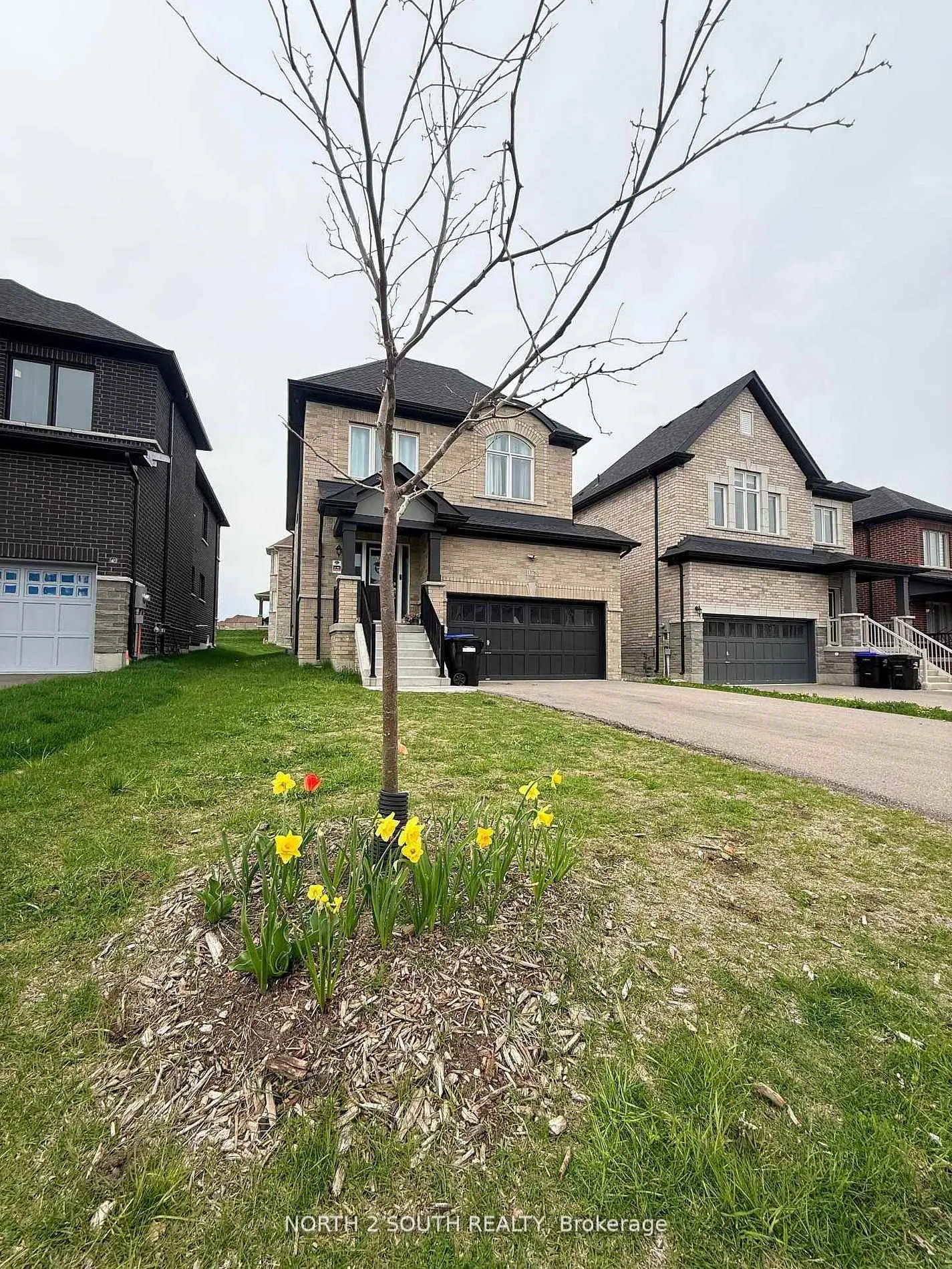 Photo 3 of 1376 Harrington Street, Innisfil, Lefroy — HOMEH