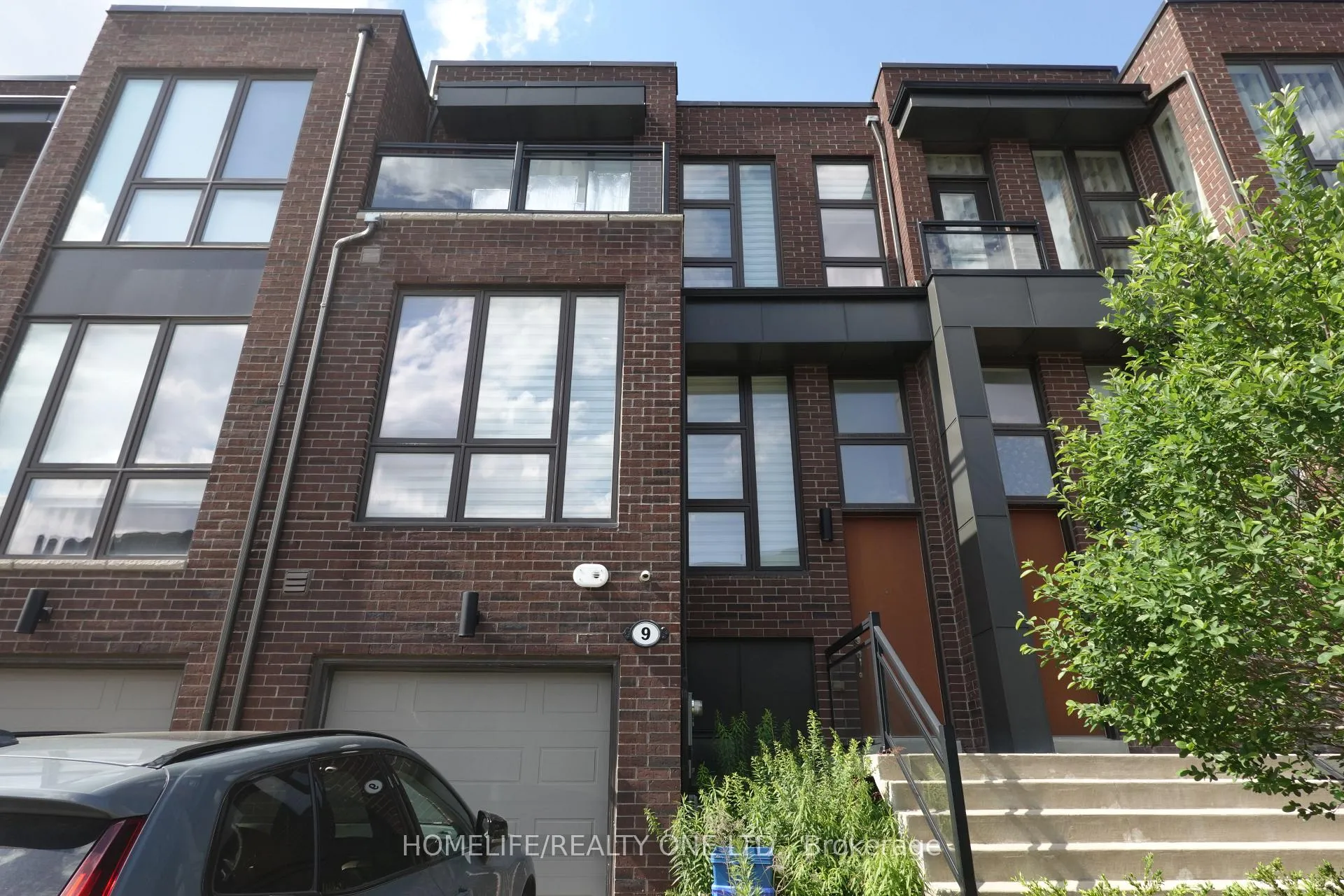 Photo 1 of 9 Cambray Road, Vaughan, Patterson — HOMEH