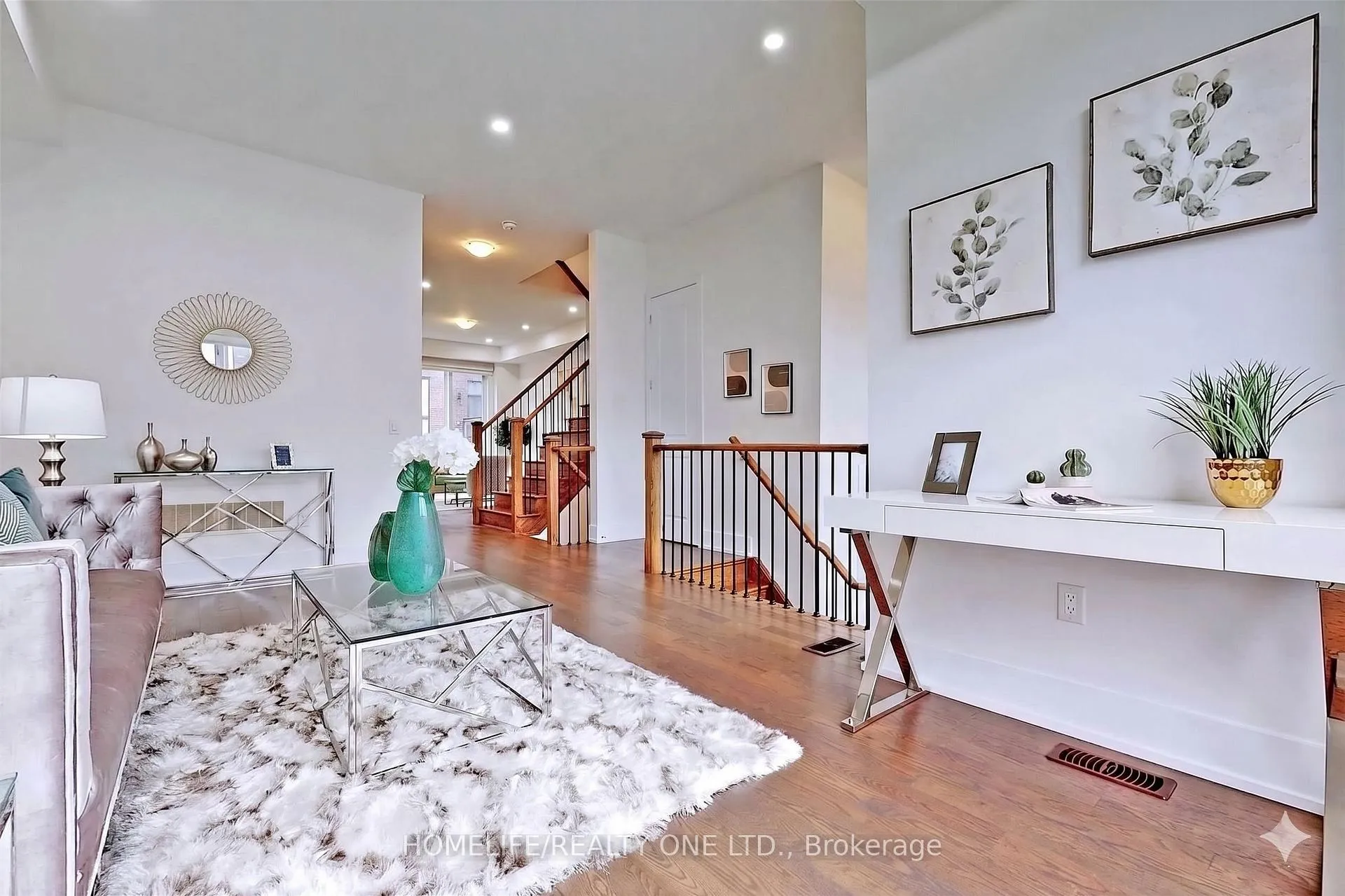 Photo 4 of 9 Cambray Road, Vaughan, Patterson — HOMEH