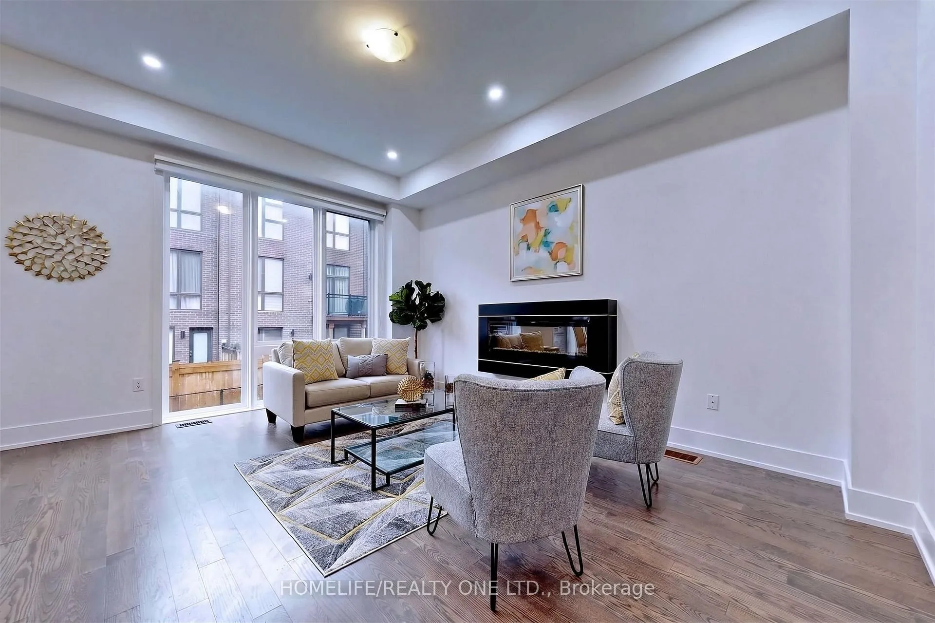 Photo 5 of 9 Cambray Road, Vaughan, Patterson — HOMEH