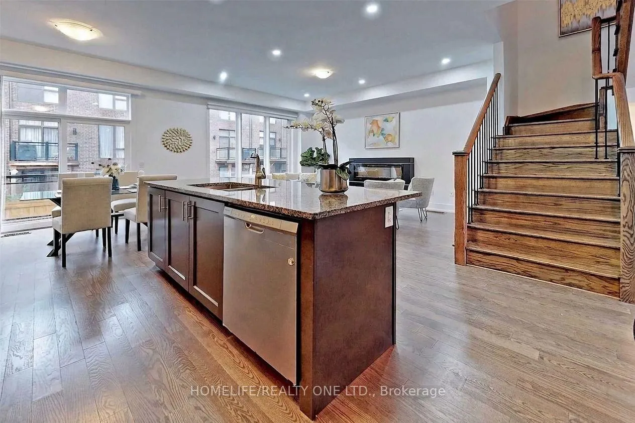 Photo 7 of 9 Cambray Road, Vaughan, Patterson — HOMEH