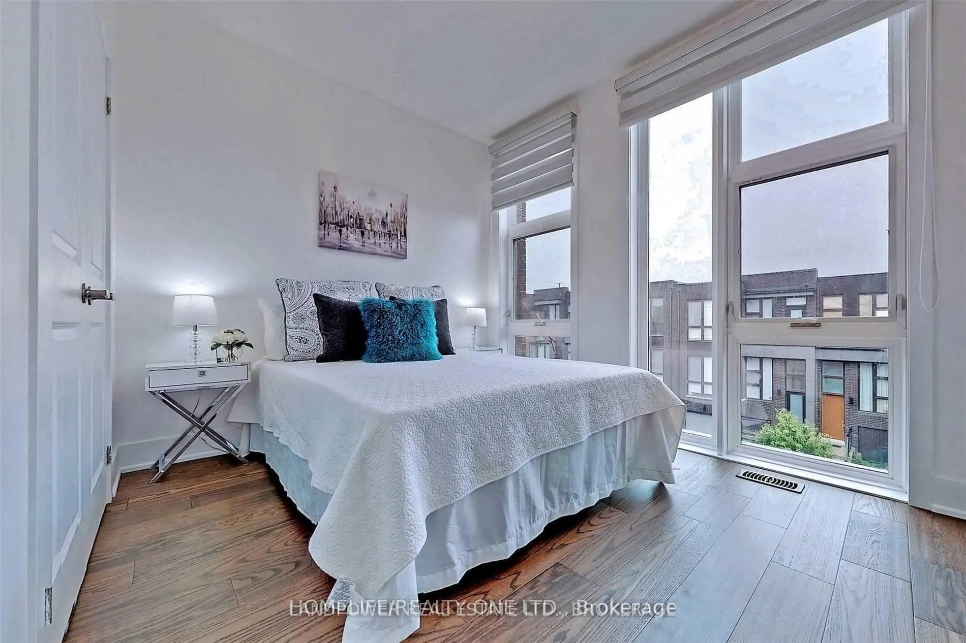 Photo 10 of 9 Cambray Road, Vaughan, Patterson — HOMEH