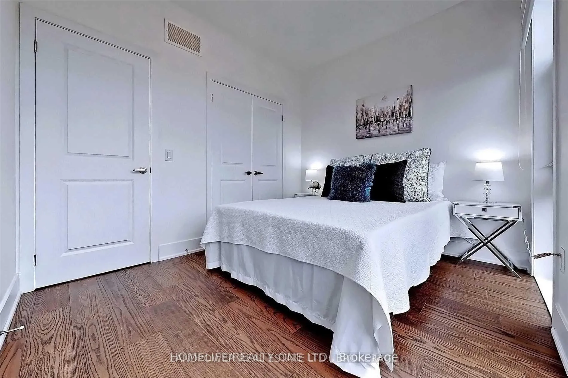 Photo 11 of 9 Cambray Road, Vaughan, Patterson — HOMEH