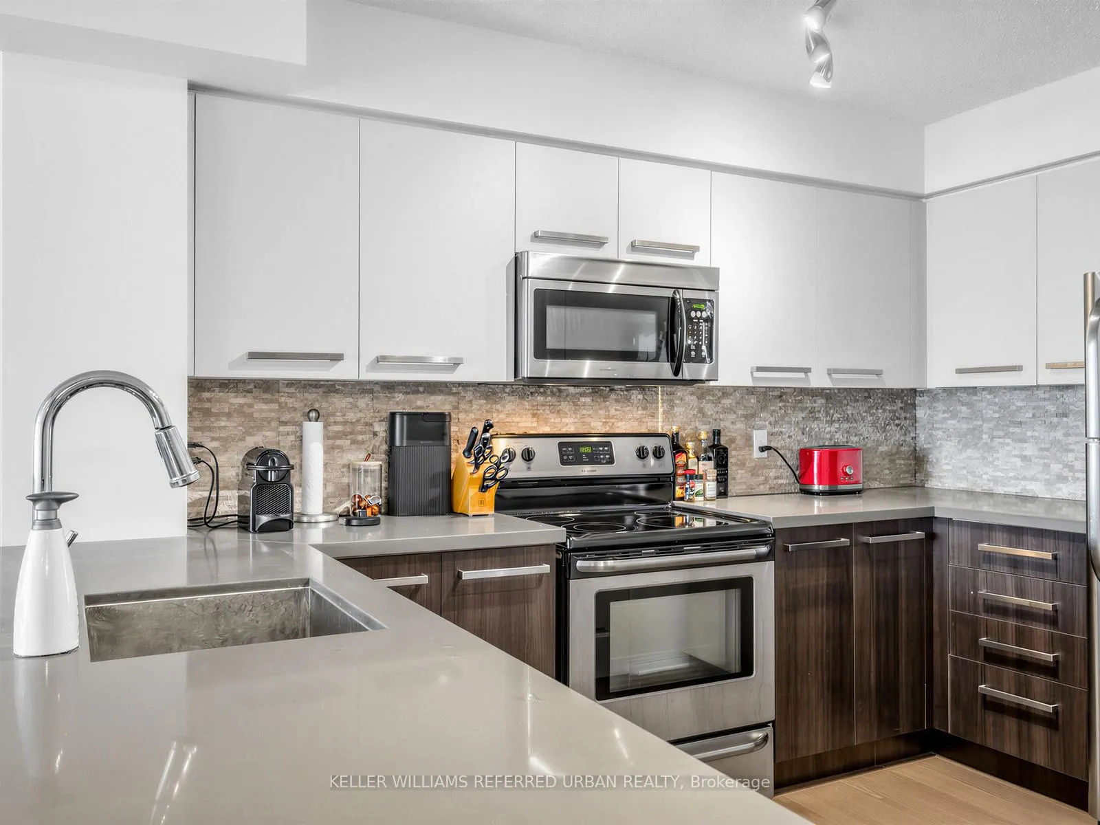 Photo 6 of Unit 1208, 11 St Joseph Street, Toronto, Bay Street Corridor — HOMEH