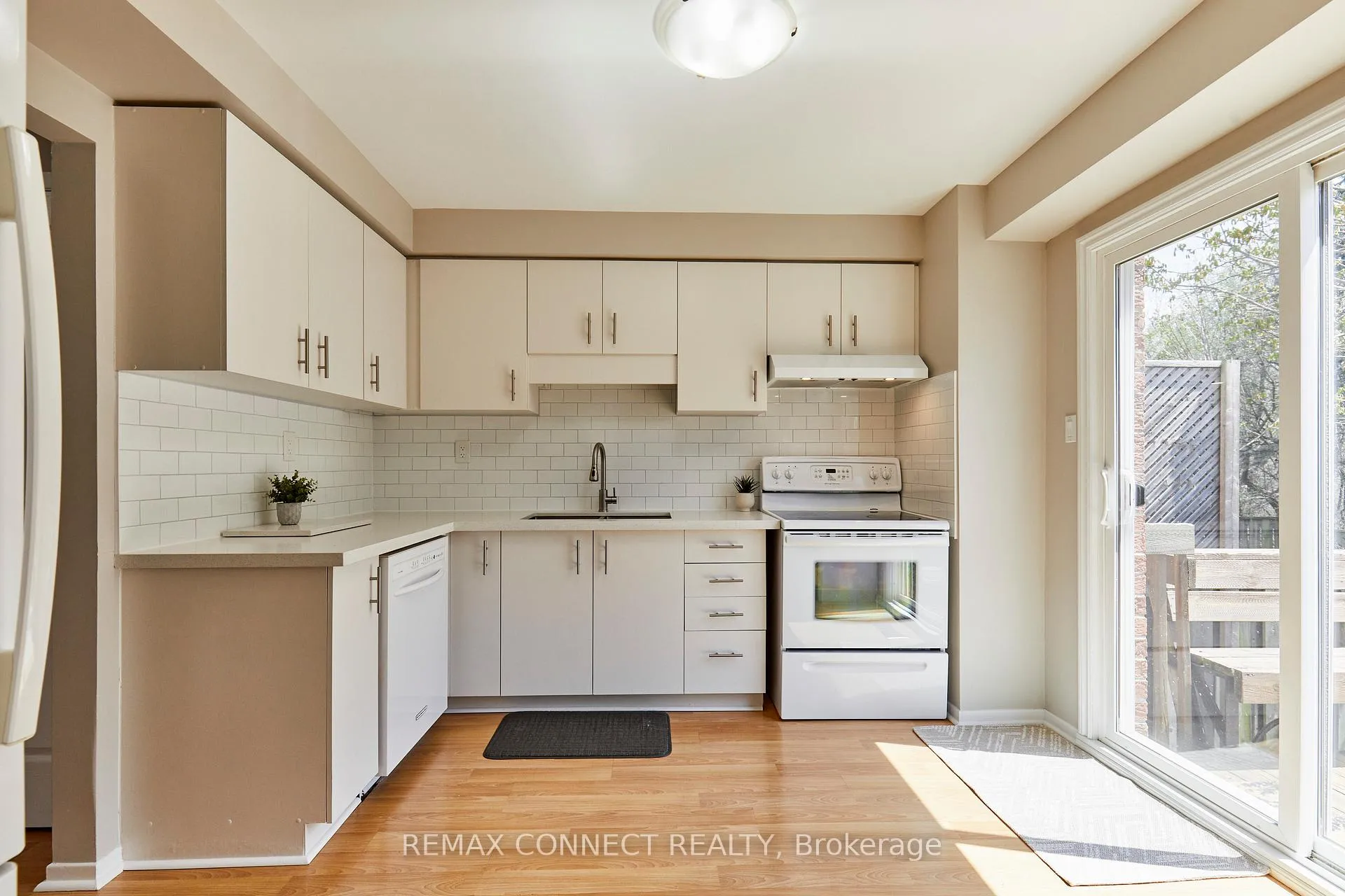 Photo 12 of 72 Stuart Road, Clarington, Courtice — HOMEH