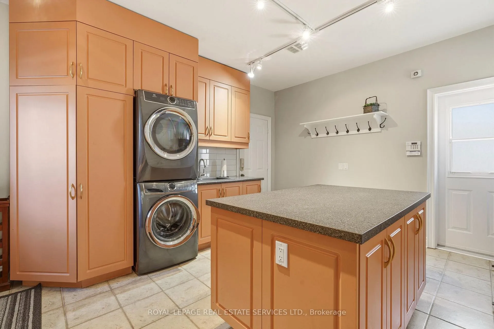 Photo 20 of 35 Links Lane, Brampton, Credit Valley — HOMEH