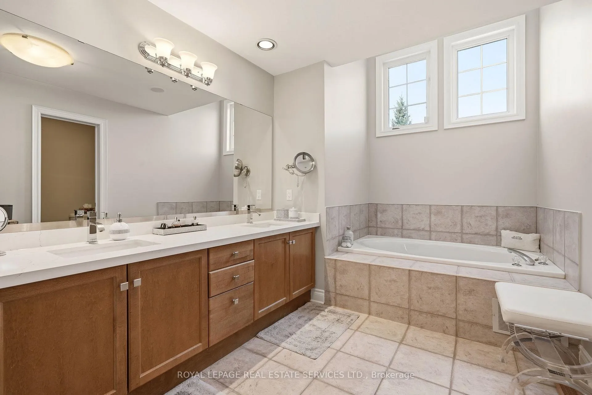 Photo 25 of 35 Links Lane, Brampton, Credit Valley — HOMEH