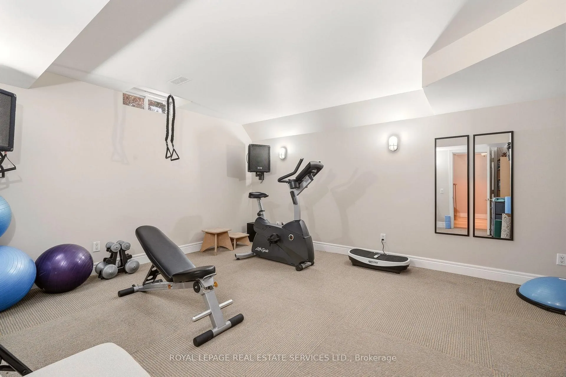 Photo 36 of 35 Links Lane, Brampton, Credit Valley — HOMEH