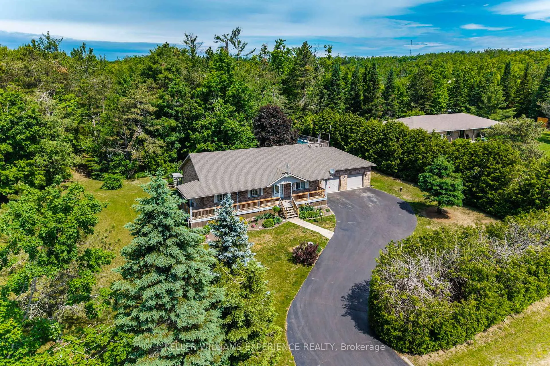 Photo 3 of 2 Greenshields Crescent, Oro-Medonte, Rural Oro-Medonte — HOMEH