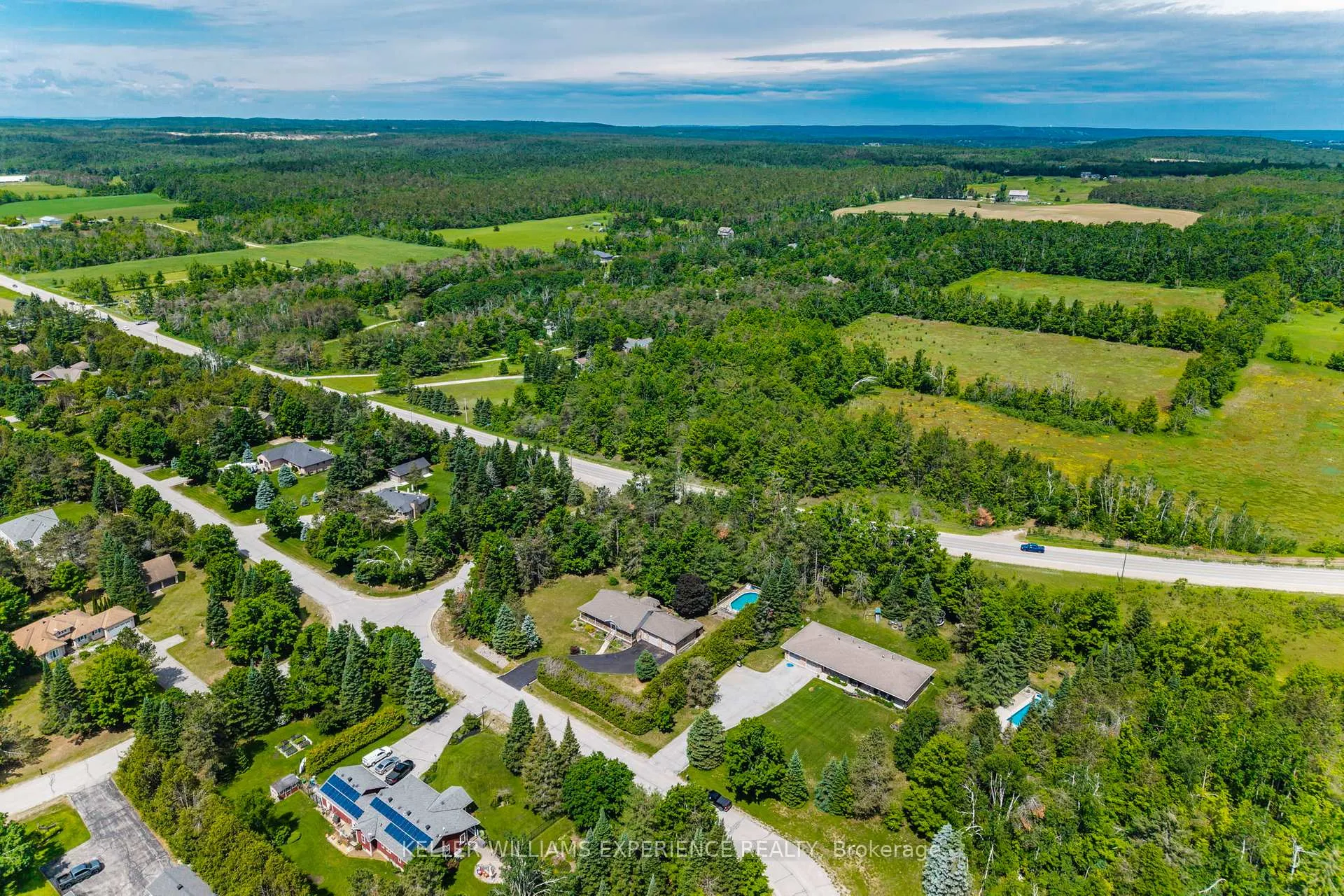 Photo 7 of 2 Greenshields Crescent, Oro-Medonte, Rural Oro-Medonte — HOMEH