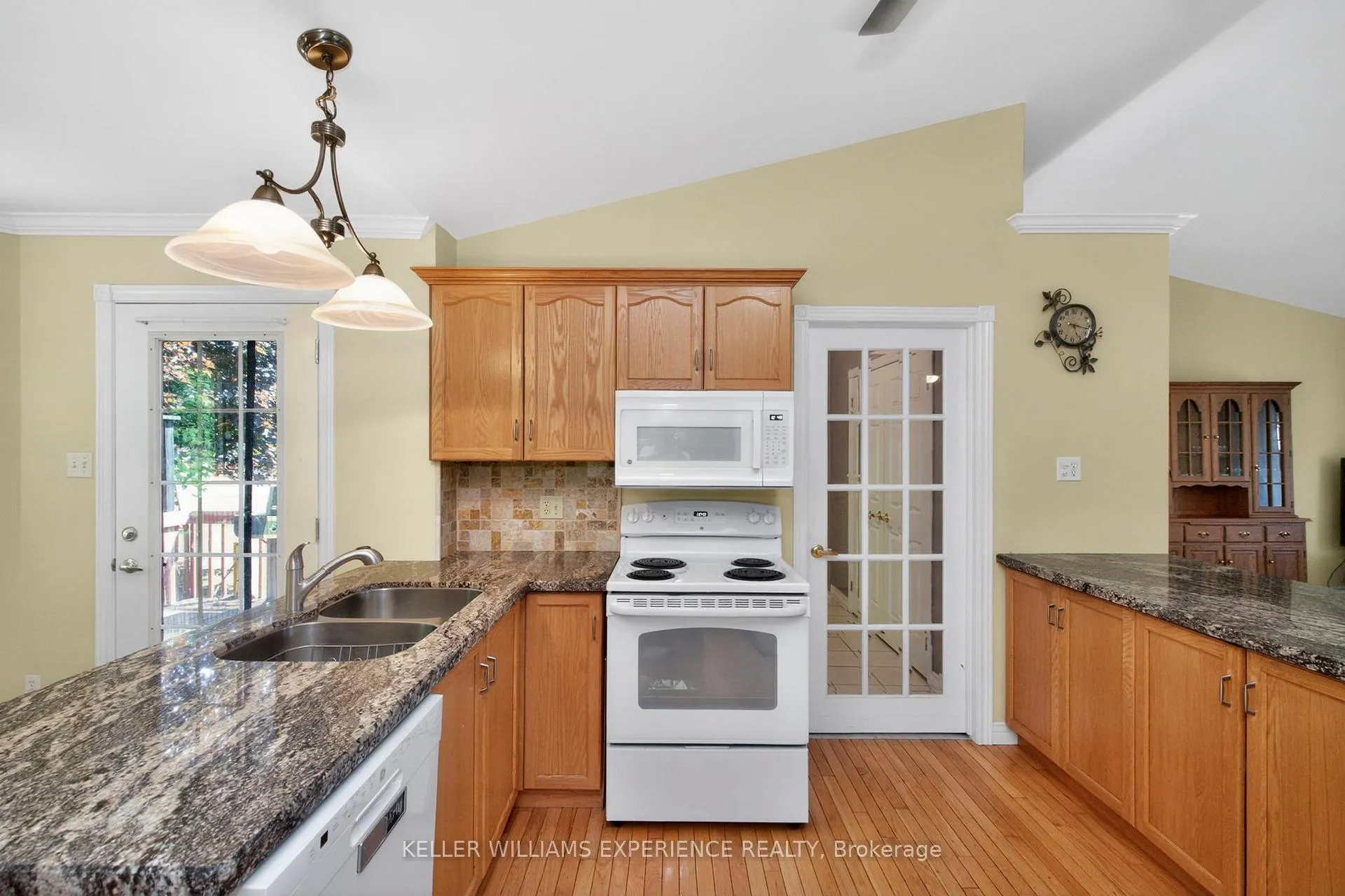 Photo 18 of 2 Greenshields Crescent, Oro-Medonte, Rural Oro-Medonte — HOMEH