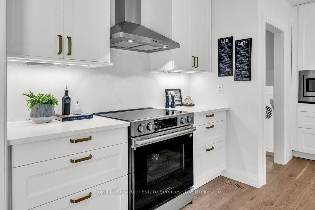 Photo 18 of 4042 Melba Lane, Burlington, Shoreacres — HOMEH