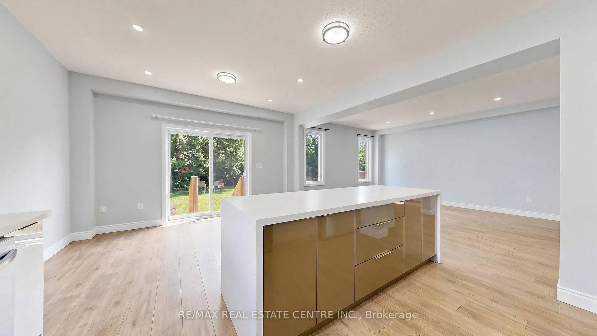Photo 9 of 149 Ballantyne Avenue, Cambridge, Christopher-Champlain — HOMEH
