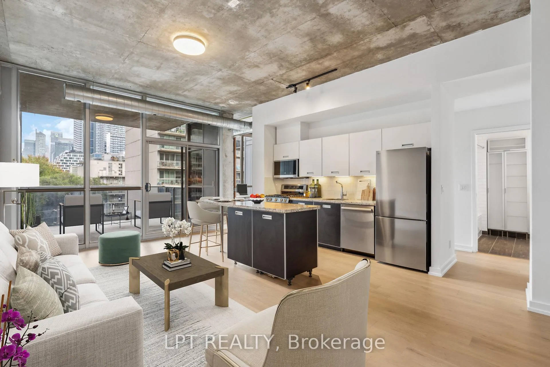 Photo 2 of Unit 507, 60 Bathurst Street, Toronto, Niagara — HOMEH