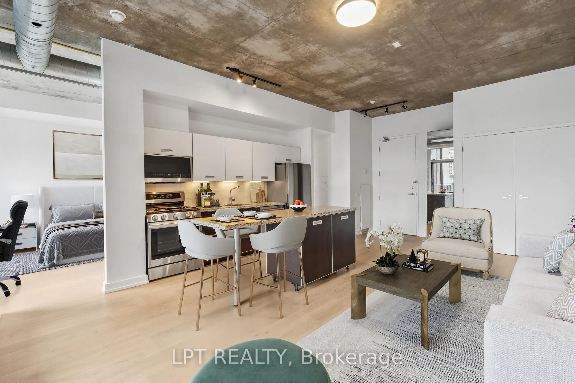 Photo 3 of Unit 507, 60 Bathurst Street, Toronto, Niagara — HOMEH