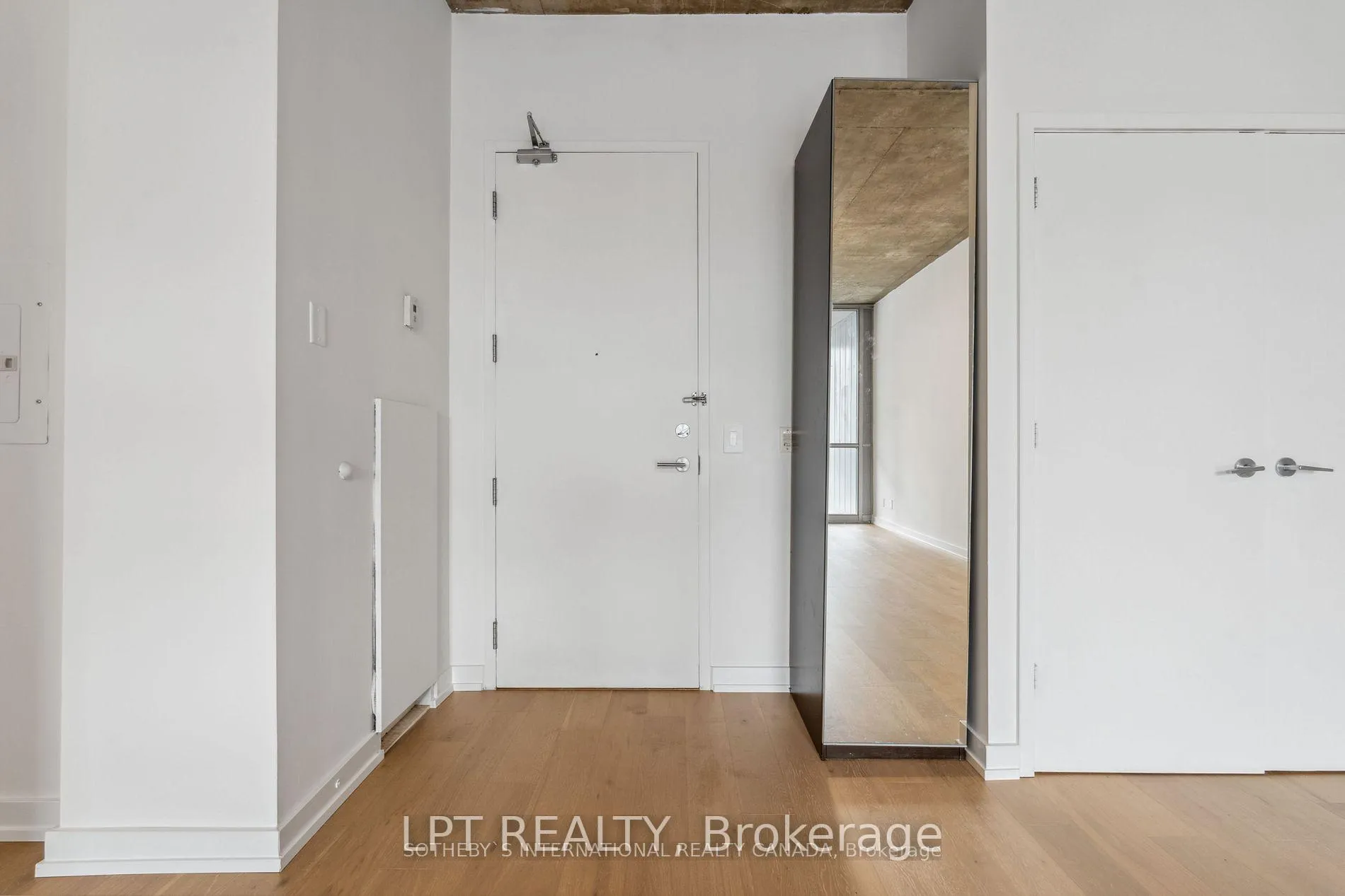 Photo 8 of Unit 507, 60 Bathurst Street, Toronto, Niagara — HOMEH