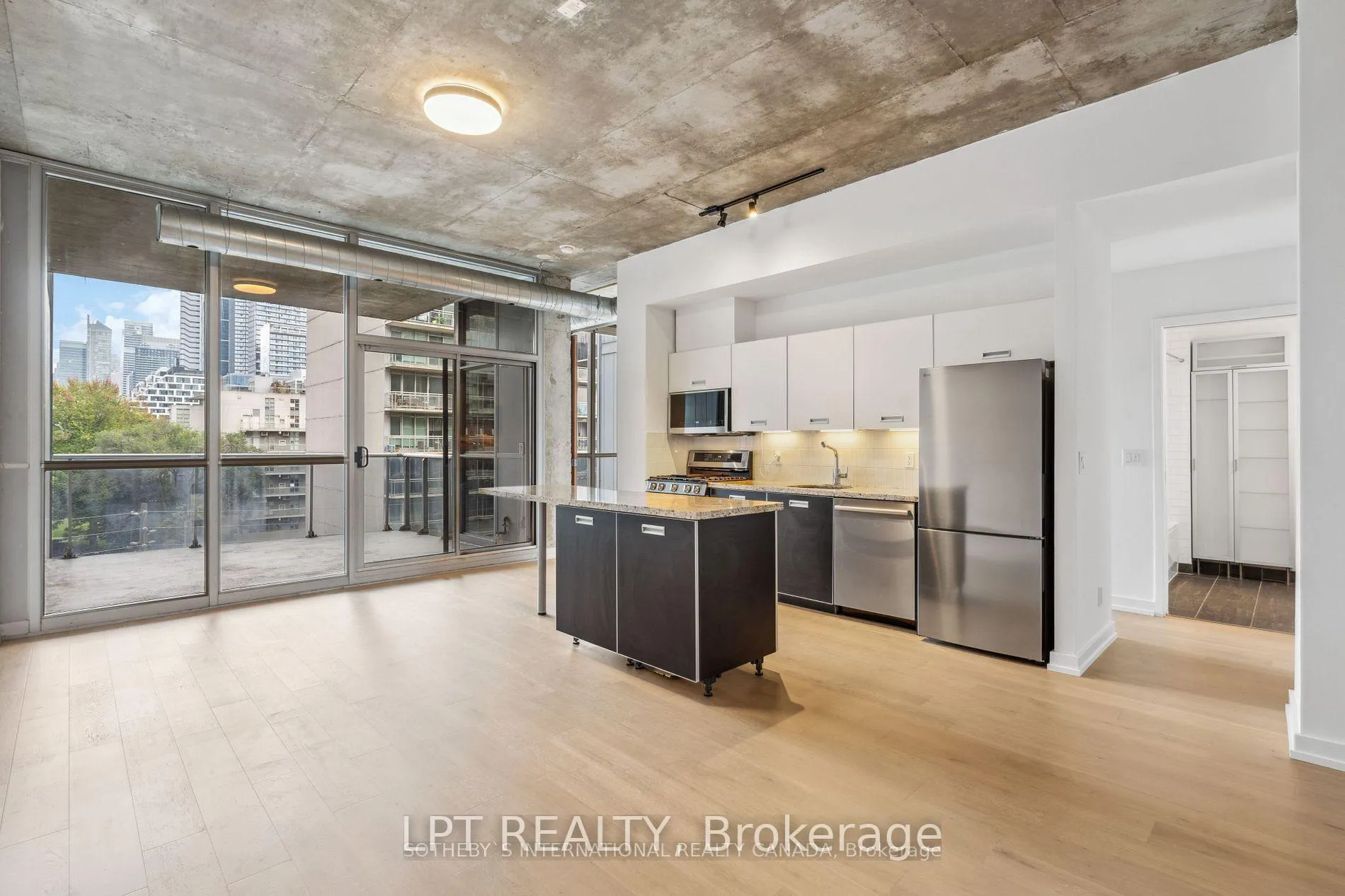 Photo 12 of Unit 507, 60 Bathurst Street, Toronto, Niagara — HOMEH