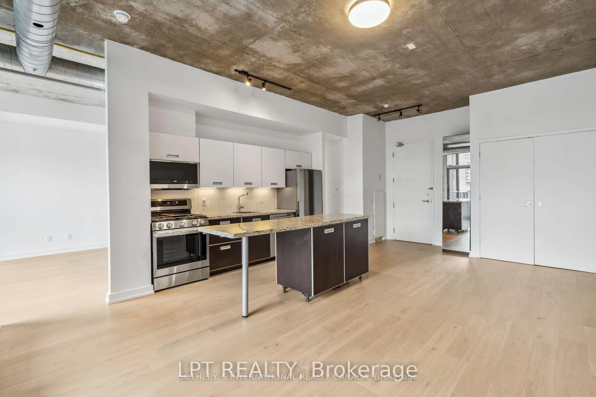 Photo 13 of Unit 507, 60 Bathurst Street, Toronto, Niagara — HOMEH