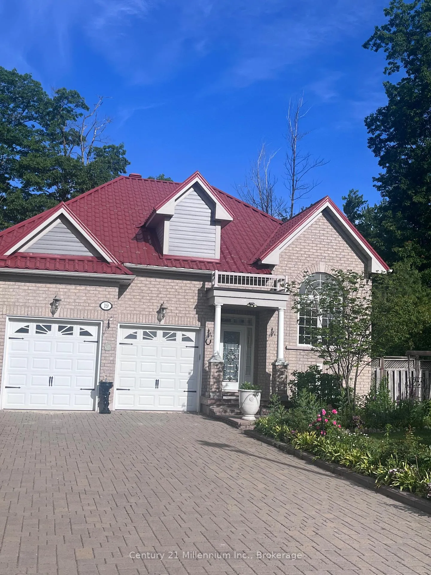 Photo 2 of 19 Tanager Crescent, Wasaga Beach — HOMEH