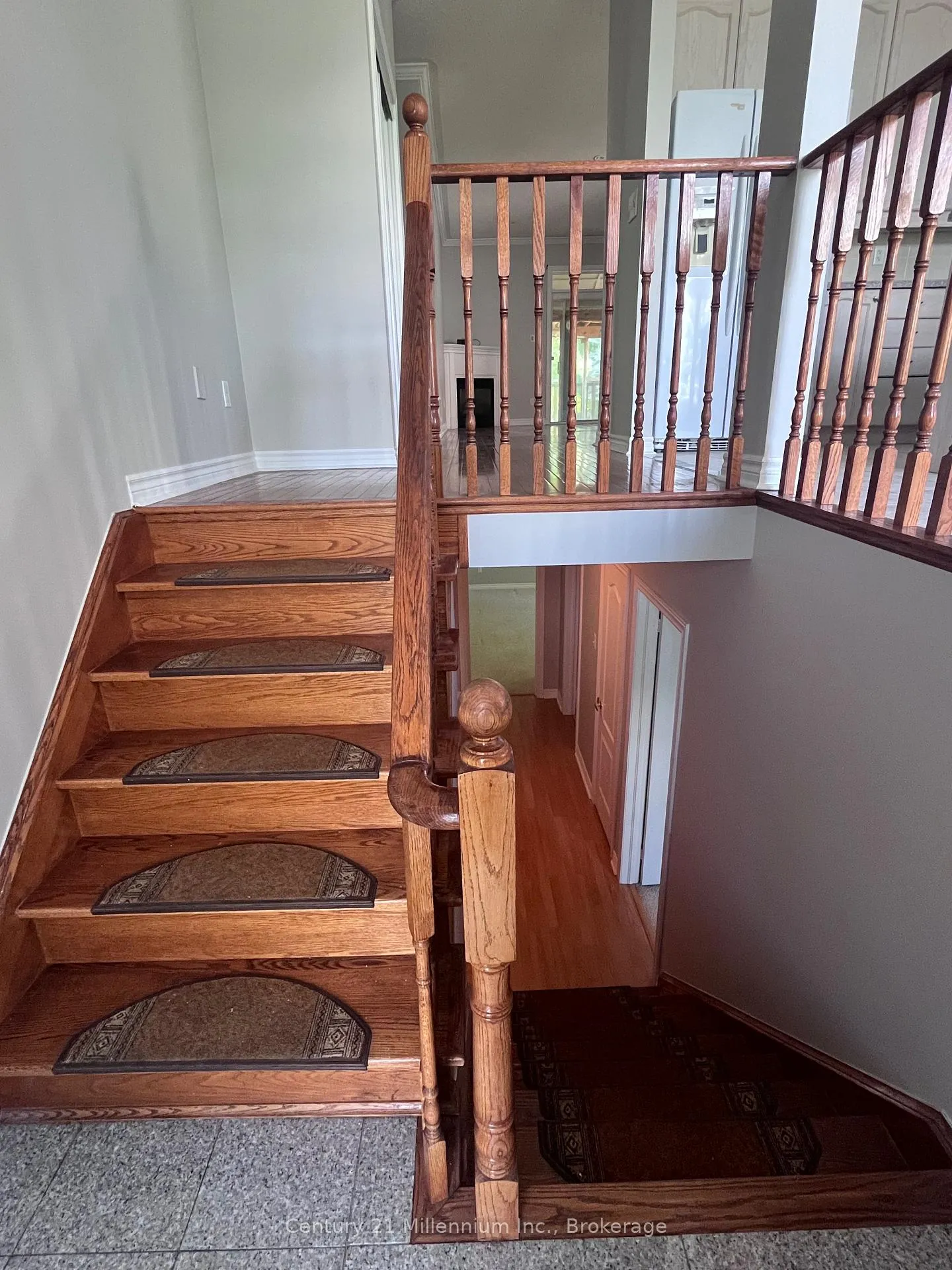 Photo 4 of 19 Tanager Crescent, Wasaga Beach — HOMEH