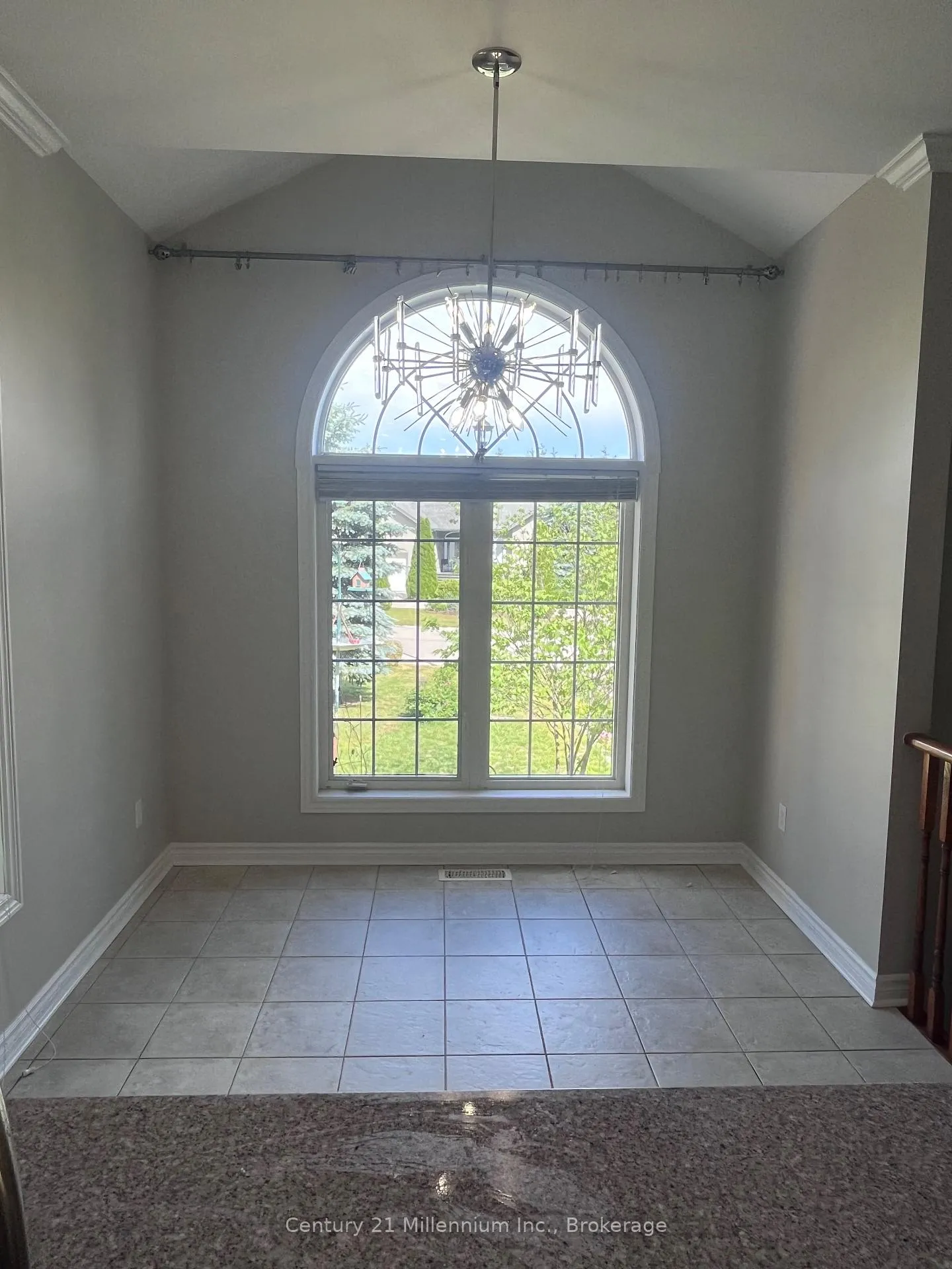 Photo 7 of 19 Tanager Crescent, Wasaga Beach — HOMEH