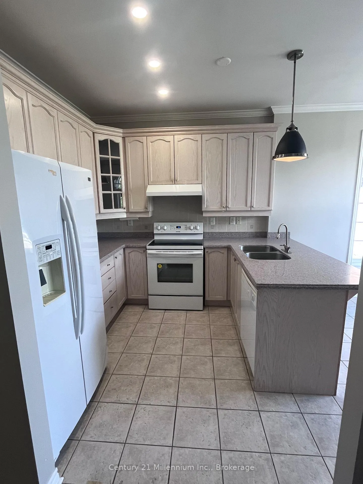 Photo 10 of 19 Tanager Crescent, Wasaga Beach — HOMEH