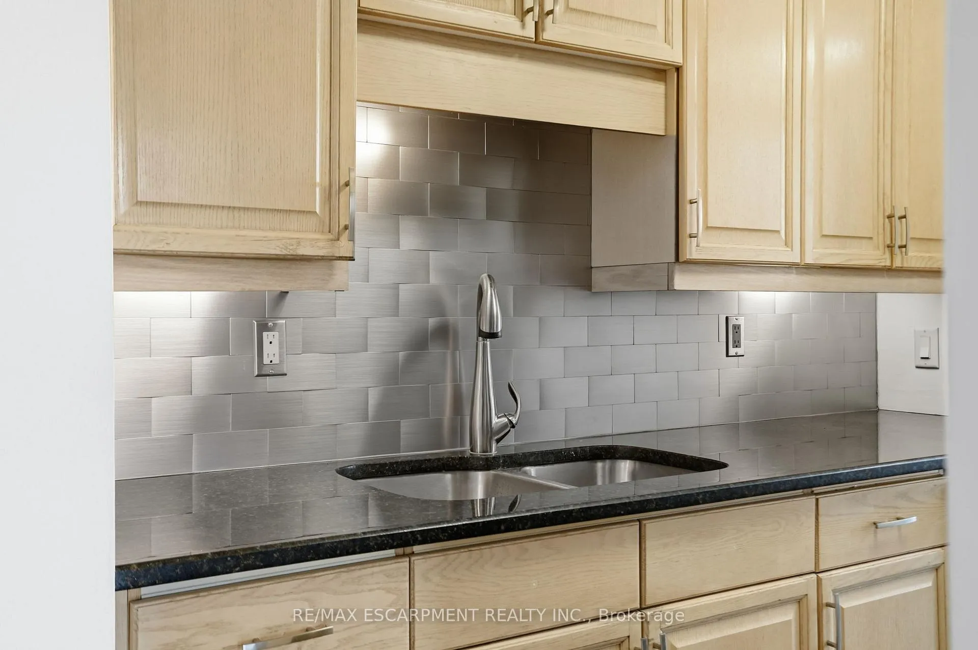 Photo 14 of Unit 606, 222 Jackson Street W, Hamilton, Durand — HOMEH