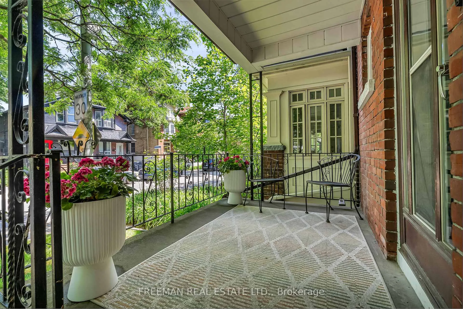 Photo 2 of 21 London Street, Toronto, The Annex — HOMEH