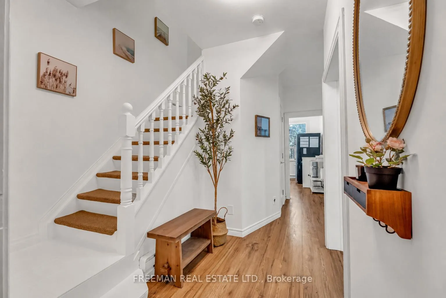 Photo 3 of 21 London Street, Toronto, The Annex — HOMEH