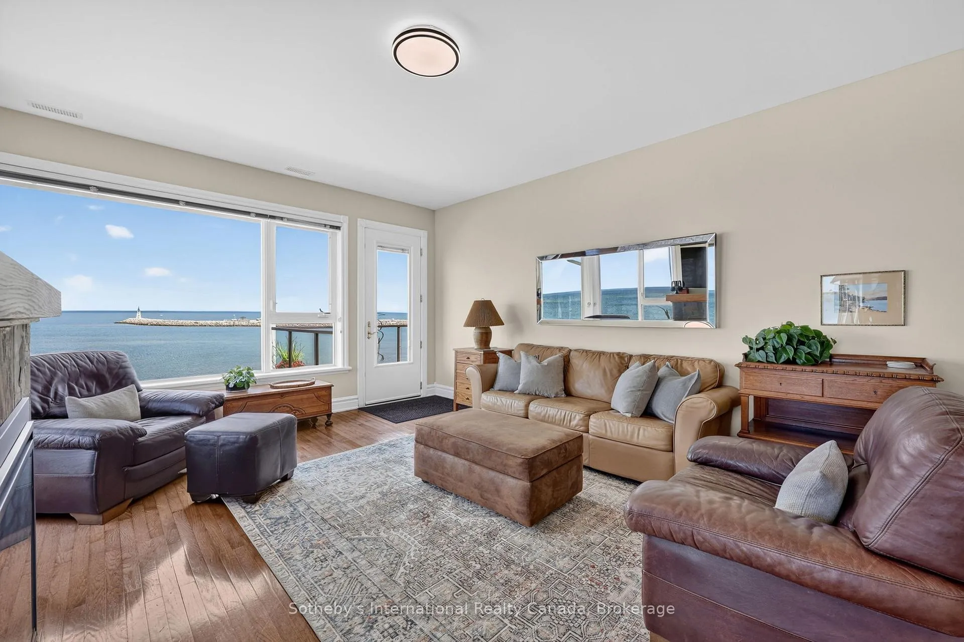 Photo 6 of 541 Mariners Way, Collingwood — HOMEH