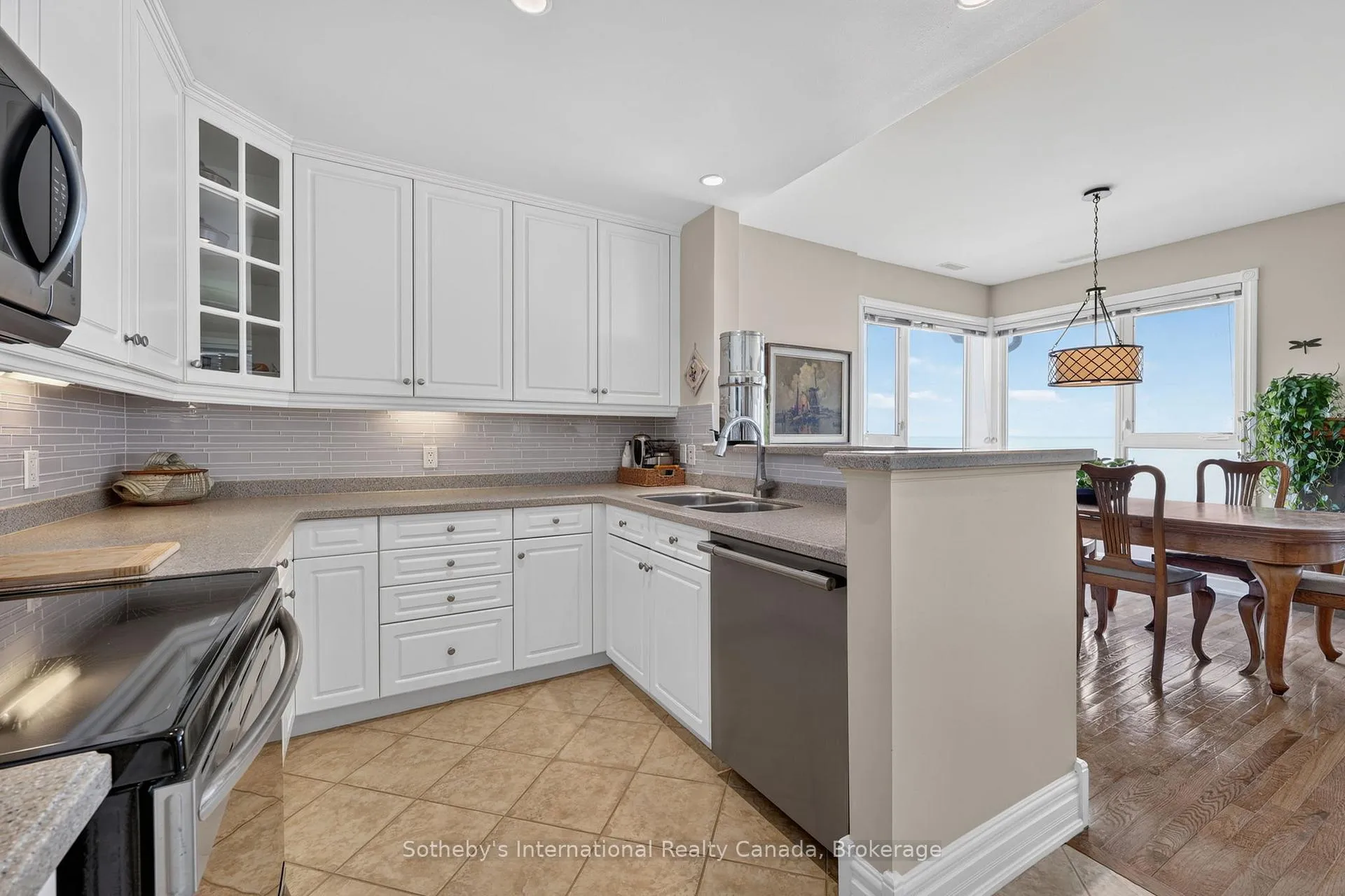 Photo 14 of 541 Mariners Way, Collingwood — HOMEH