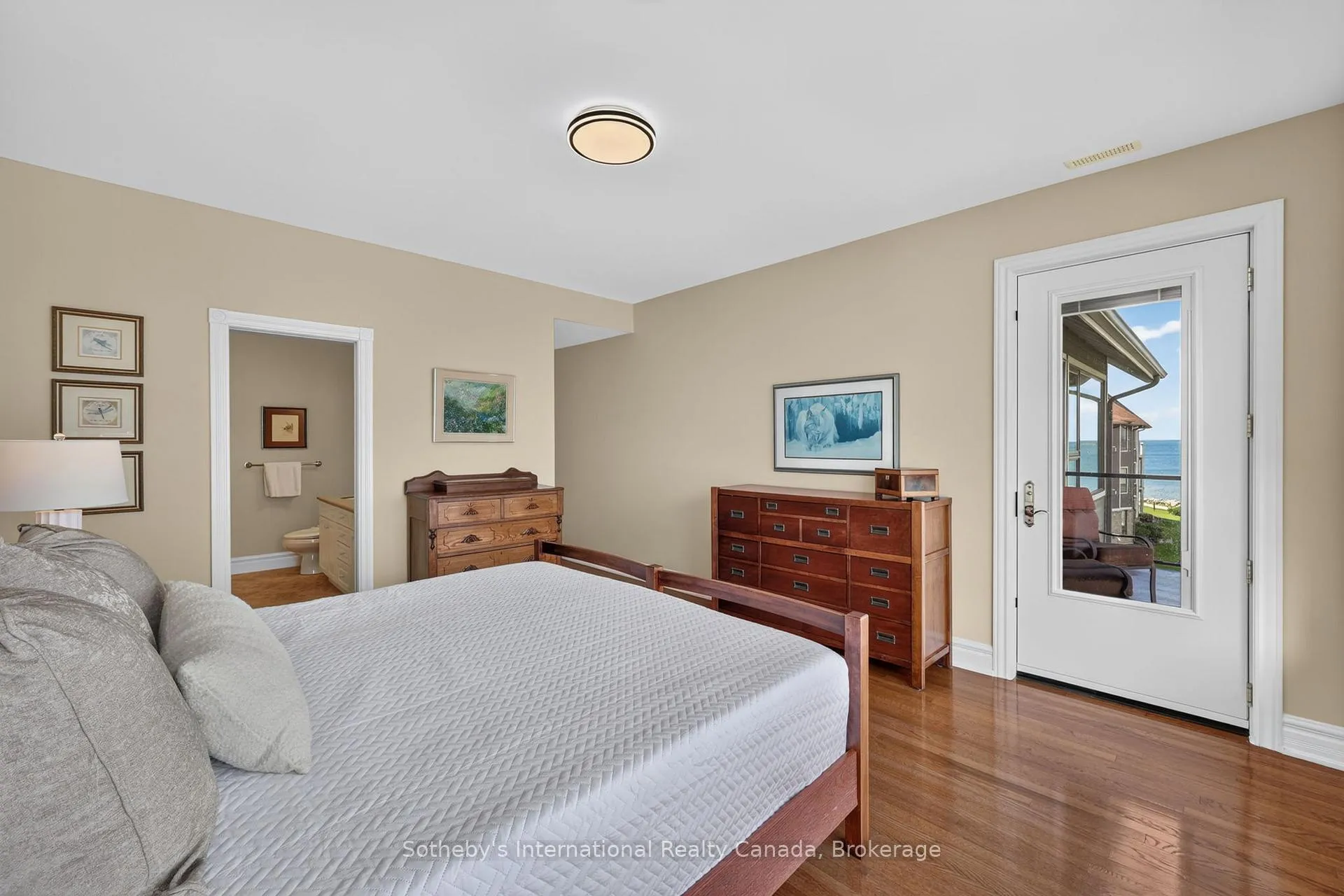 Photo 16 of 541 Mariners Way, Collingwood — HOMEH