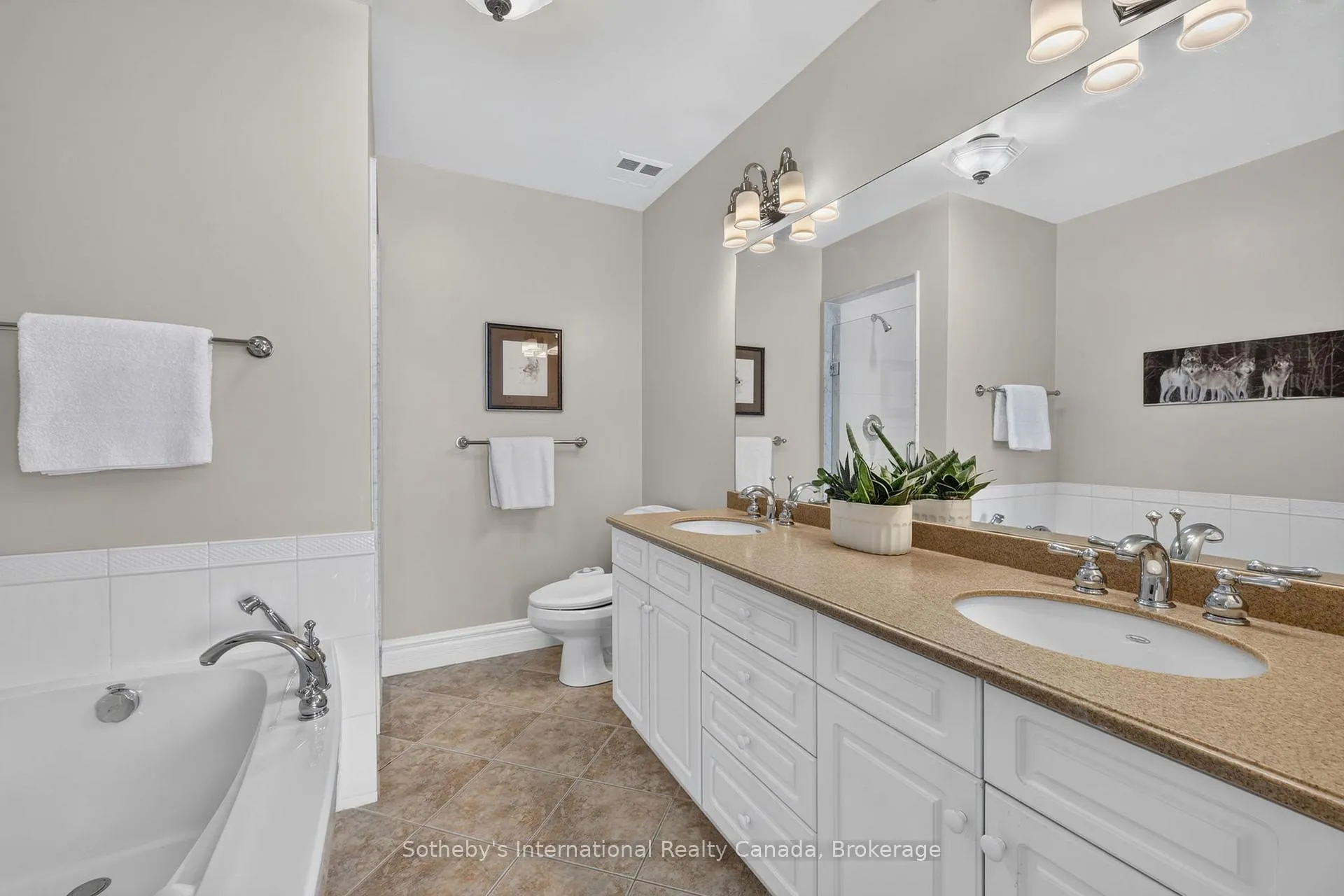 Photo 18 of 541 Mariners Way, Collingwood — HOMEH