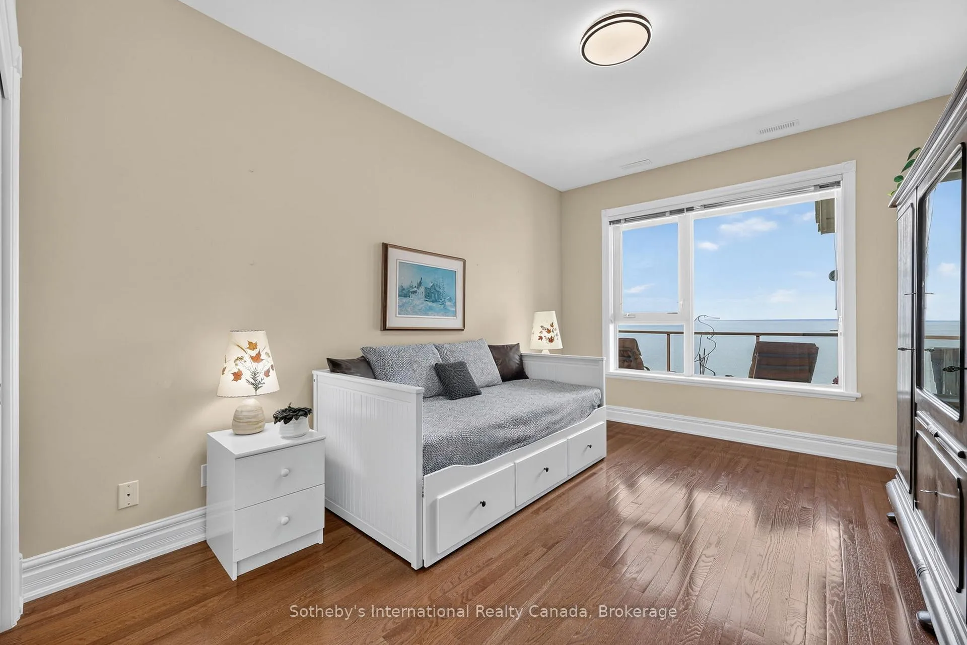 Photo 21 of 541 Mariners Way, Collingwood — HOMEH