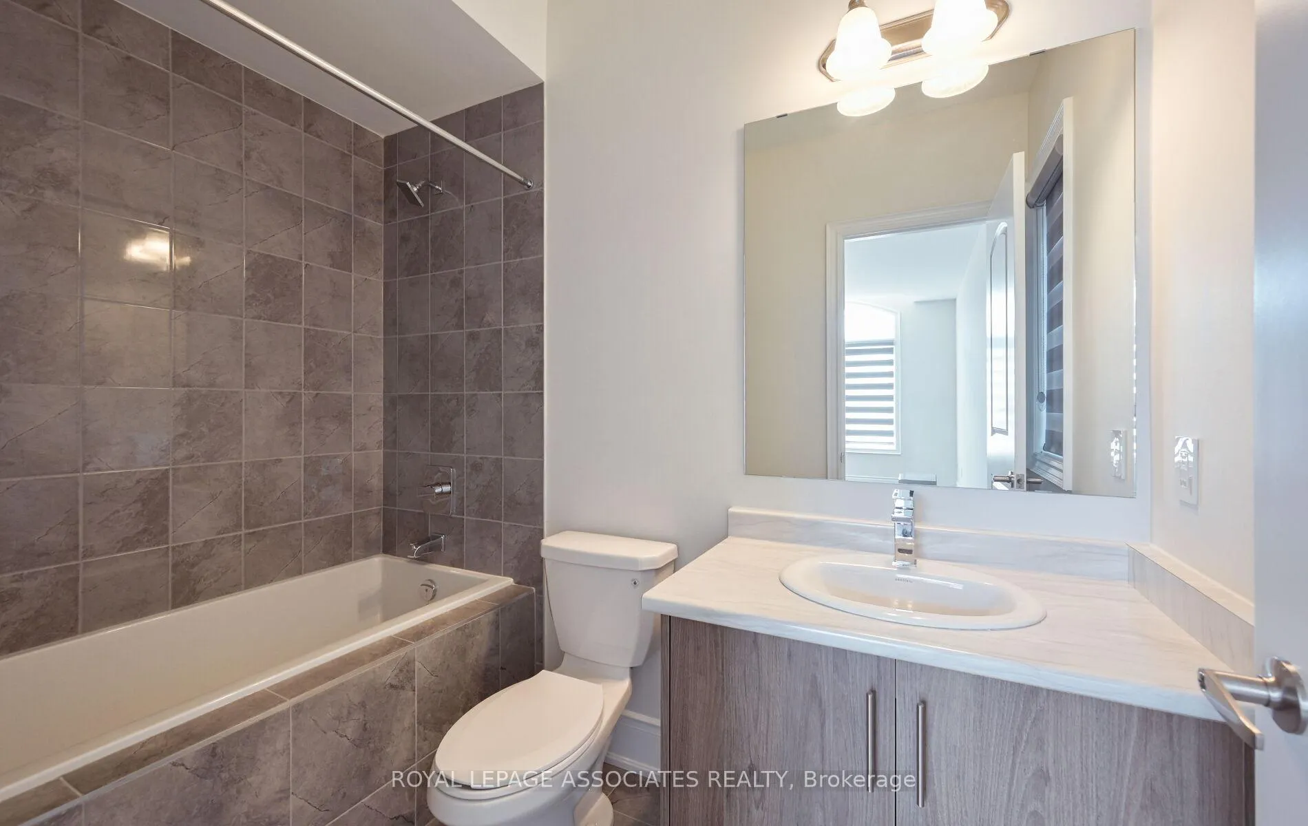 Photo 39 of 55 Raspberry Ridge Avenue, Caledon, Caledon East — HOMEH
