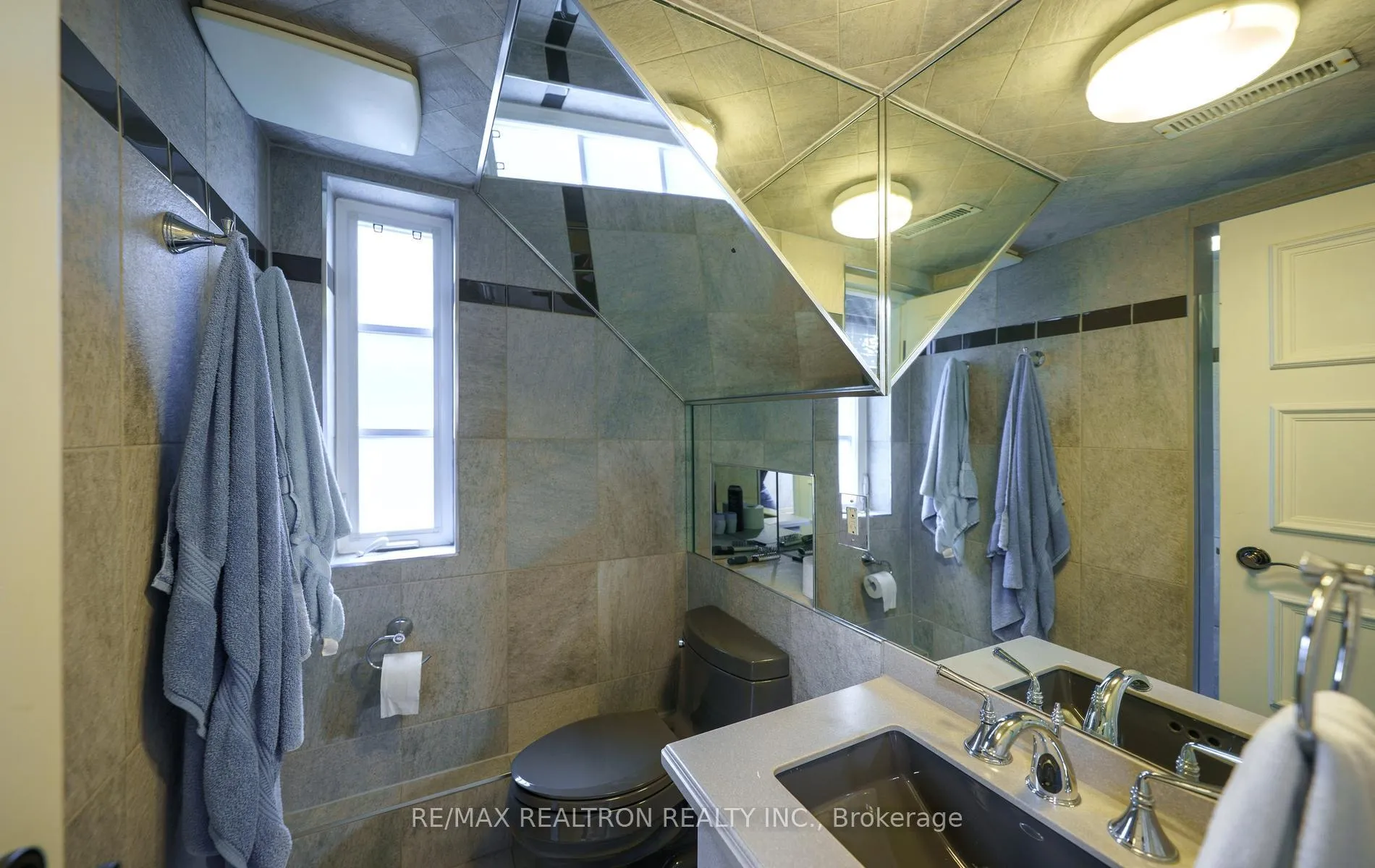 Photo 77 of 210 Arnold Avenue, Vaughan, Crestwood-Springfarm-Yorkhill — HOMEH