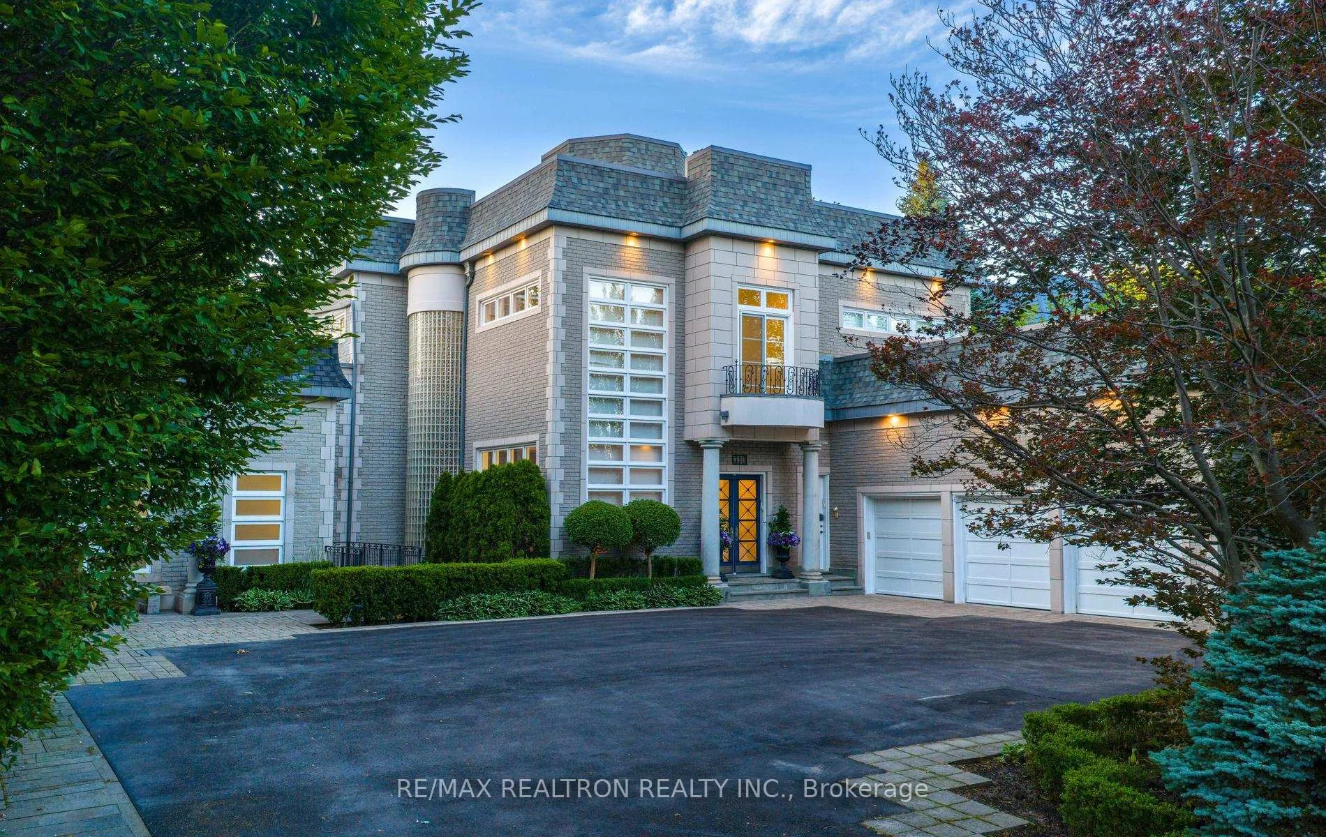 Photo 2 of 210 Arnold Avenue, Vaughan, Crestwood-Springfarm-Yorkhill — HOMEH