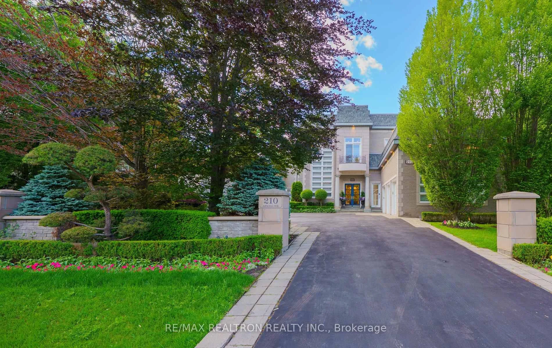 Photo 4 of 210 Arnold Avenue, Vaughan, Crestwood-Springfarm-Yorkhill — HOMEH