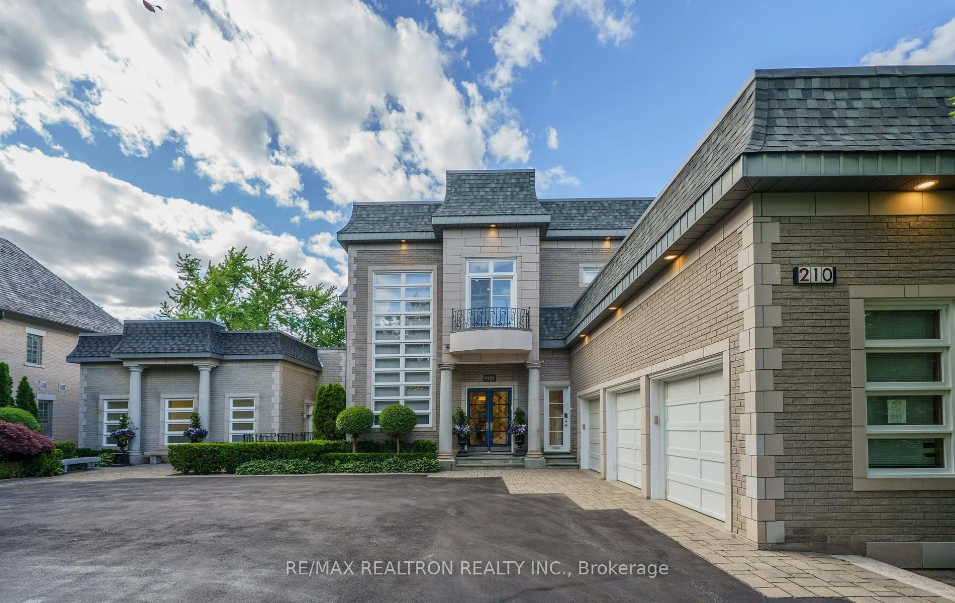 Photo 6 of 210 Arnold Avenue, Vaughan, Crestwood-Springfarm-Yorkhill — HOMEH