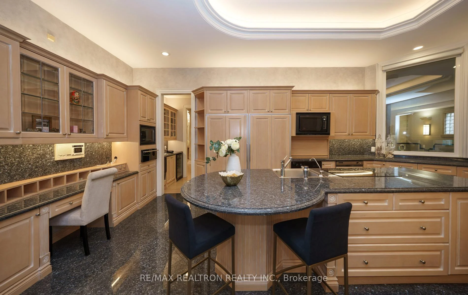 Photo 23 of 210 Arnold Avenue, Vaughan, Crestwood-Springfarm-Yorkhill — HOMEH