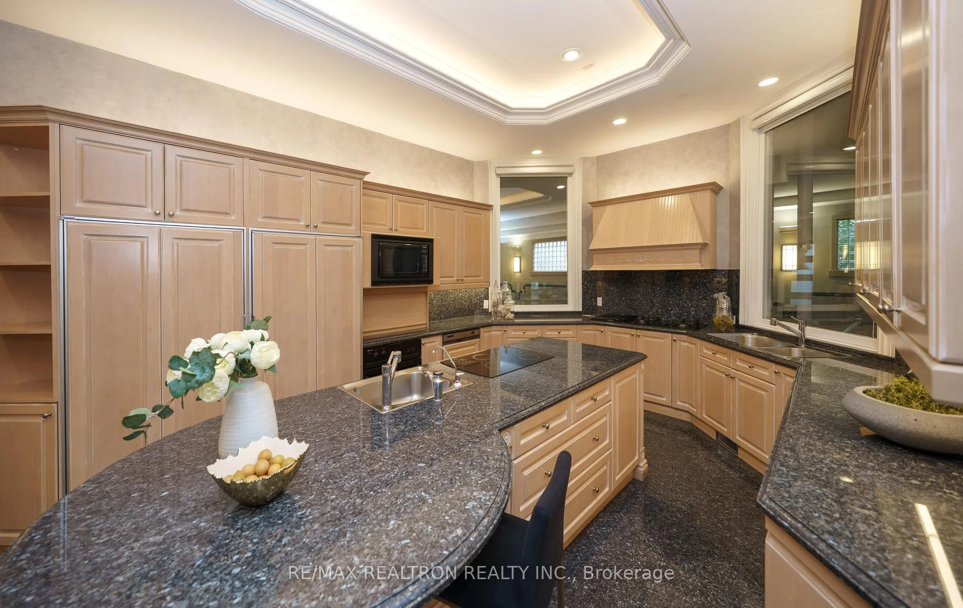 Photo 24 of 210 Arnold Avenue, Vaughan, Crestwood-Springfarm-Yorkhill — HOMEH