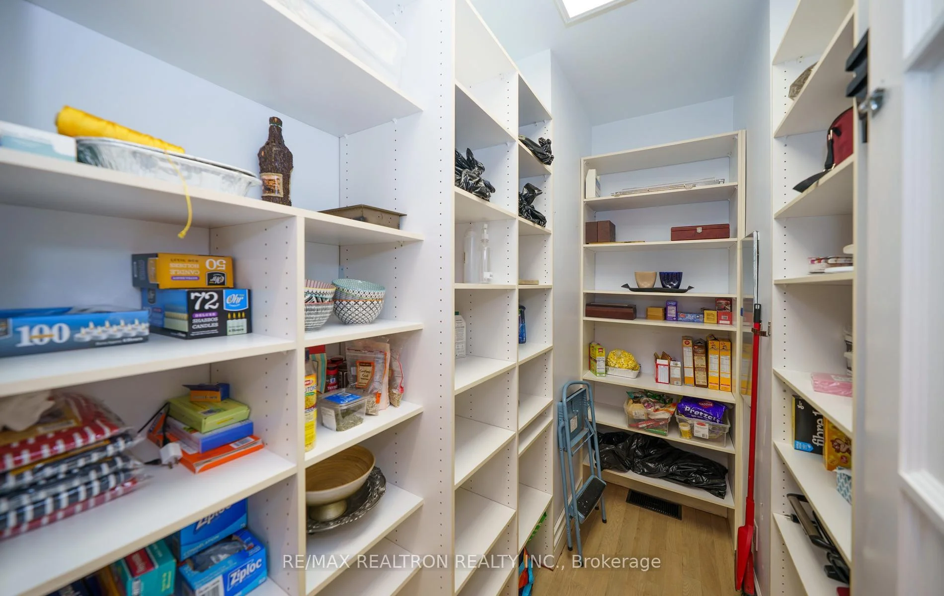 Photo 27 of 210 Arnold Avenue, Vaughan, Crestwood-Springfarm-Yorkhill — HOMEH