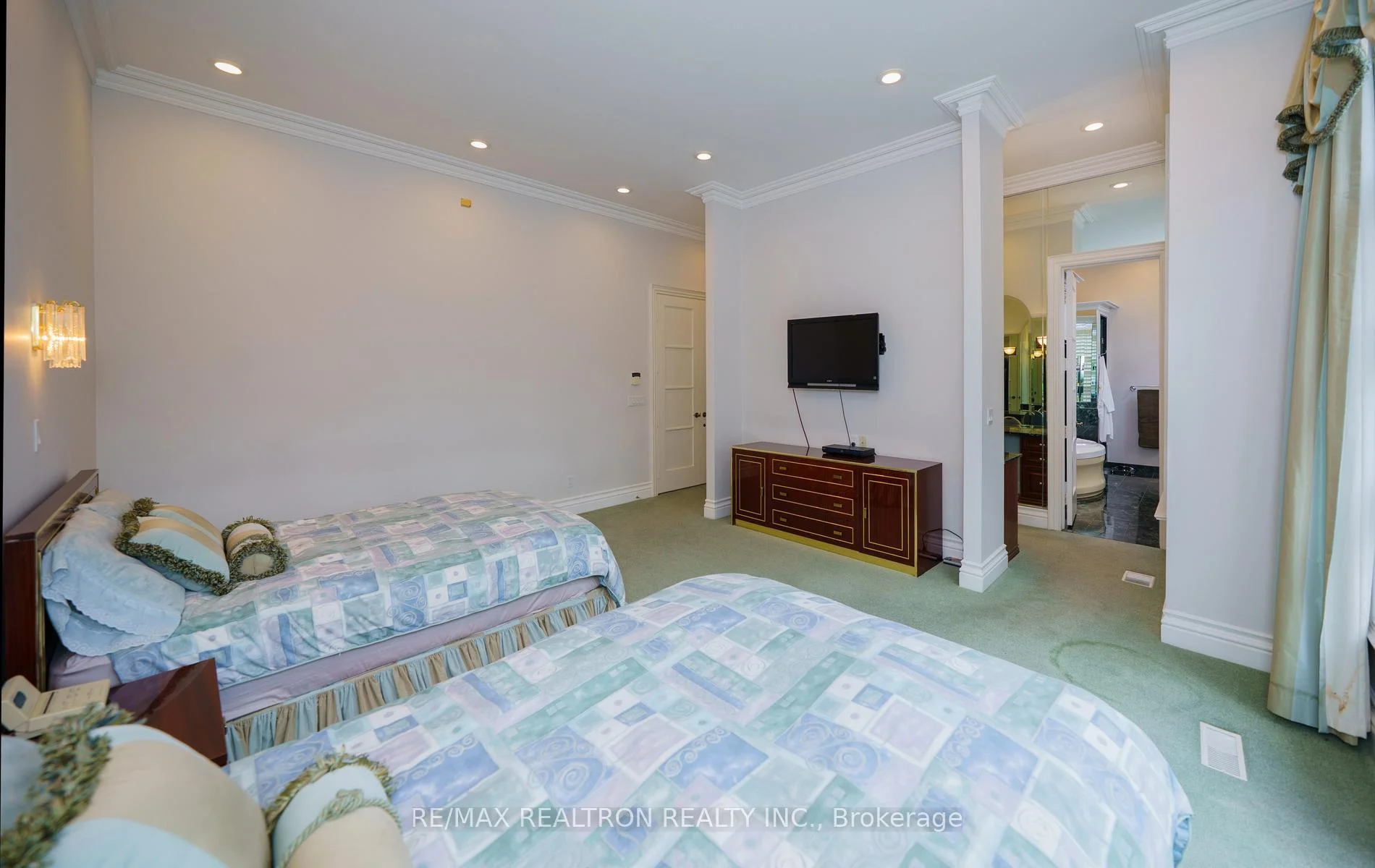 Photo 31 of 210 Arnold Avenue, Vaughan, Crestwood-Springfarm-Yorkhill — HOMEH