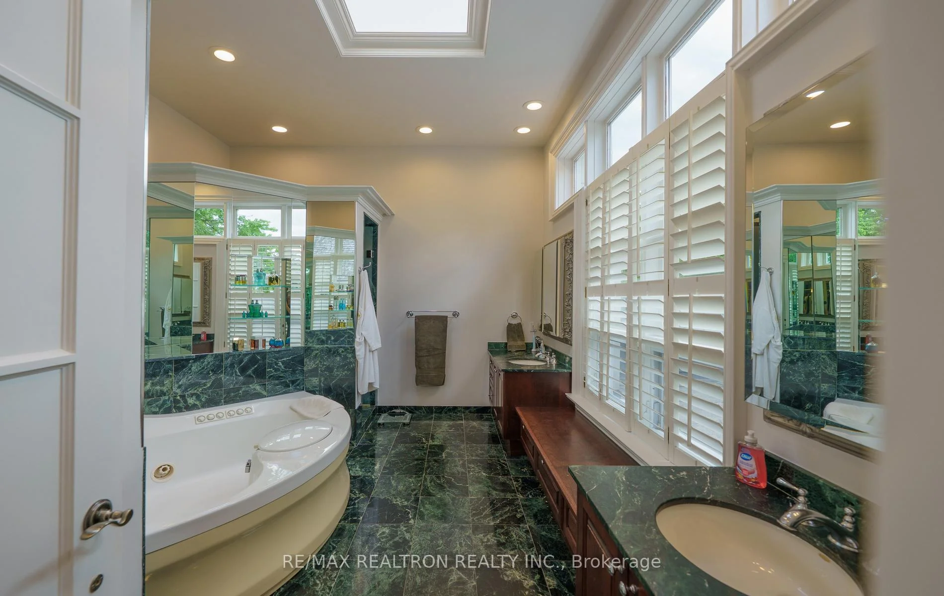 Photo 33 of 210 Arnold Avenue, Vaughan, Crestwood-Springfarm-Yorkhill — HOMEH