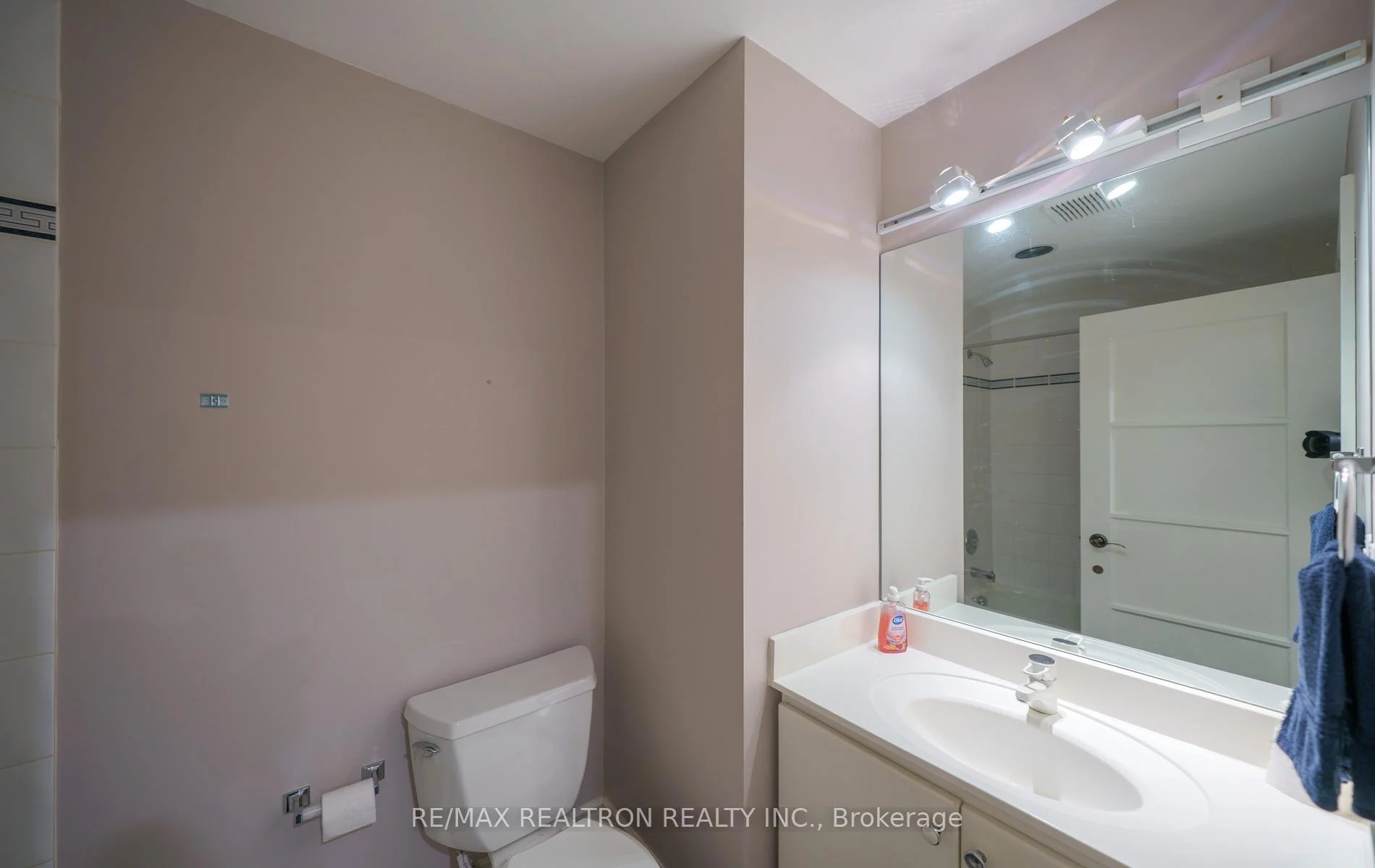Photo 48 of 210 Arnold Avenue, Vaughan, Crestwood-Springfarm-Yorkhill — HOMEH