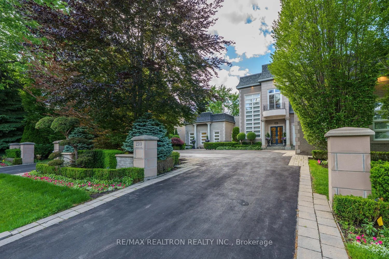 Photo 56 of 210 Arnold Avenue, Vaughan, Crestwood-Springfarm-Yorkhill — HOMEH