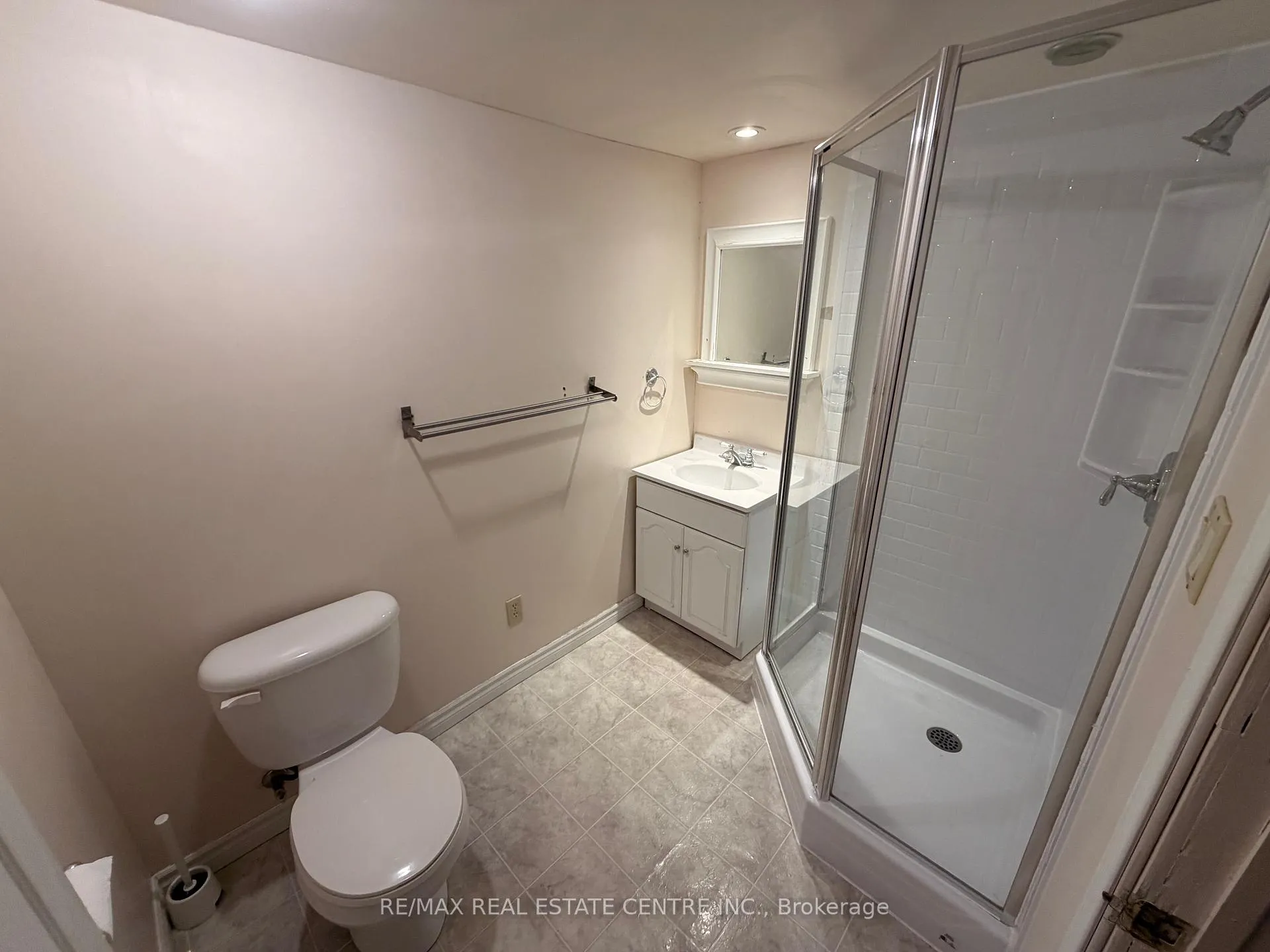 Photo 4 of 34 Woodridge Drive, Guelph, Willow West/Sugarbush/West Acres — HOMEH
