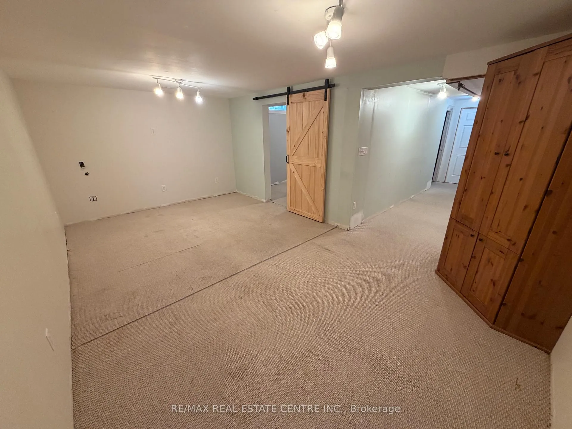 Photo 5 of 34 Woodridge Drive, Guelph, Willow West/Sugarbush/West Acres — HOMEH