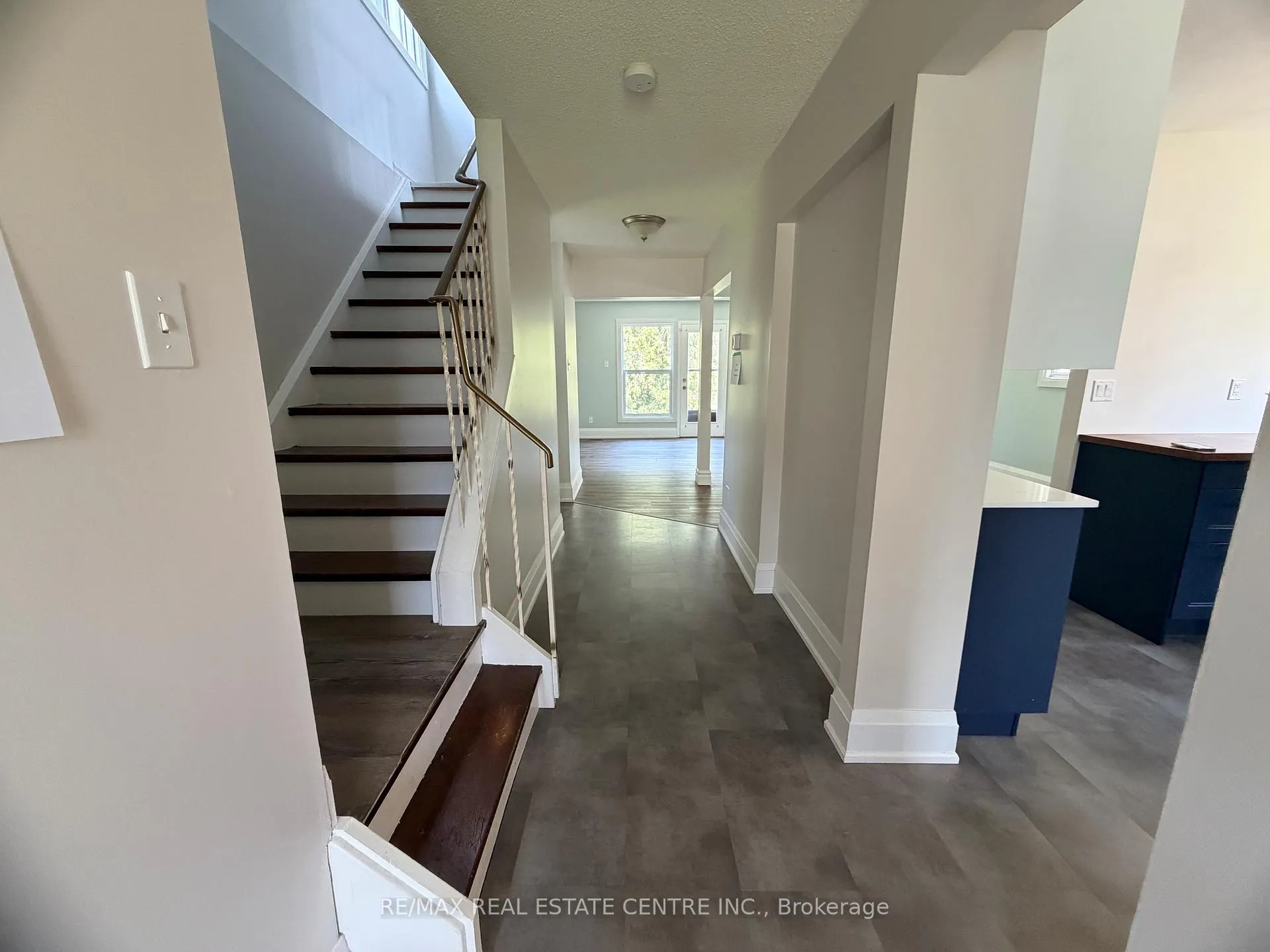 Photo 7 of 34 Woodridge Drive, Guelph, Willow West/Sugarbush/West Acres — HOMEH